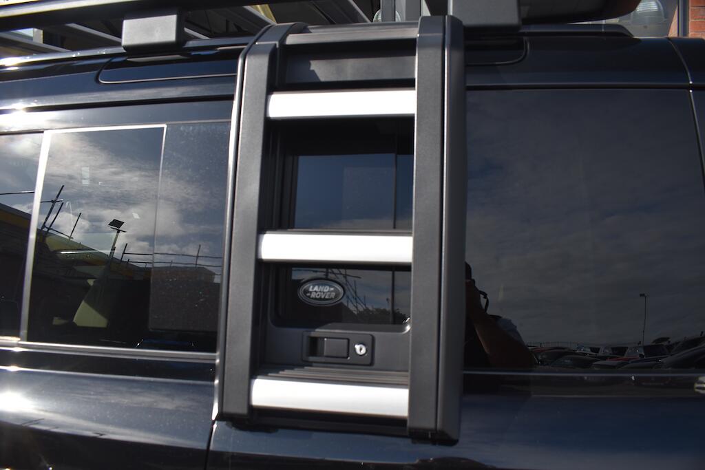 Land Rover Defender view 28