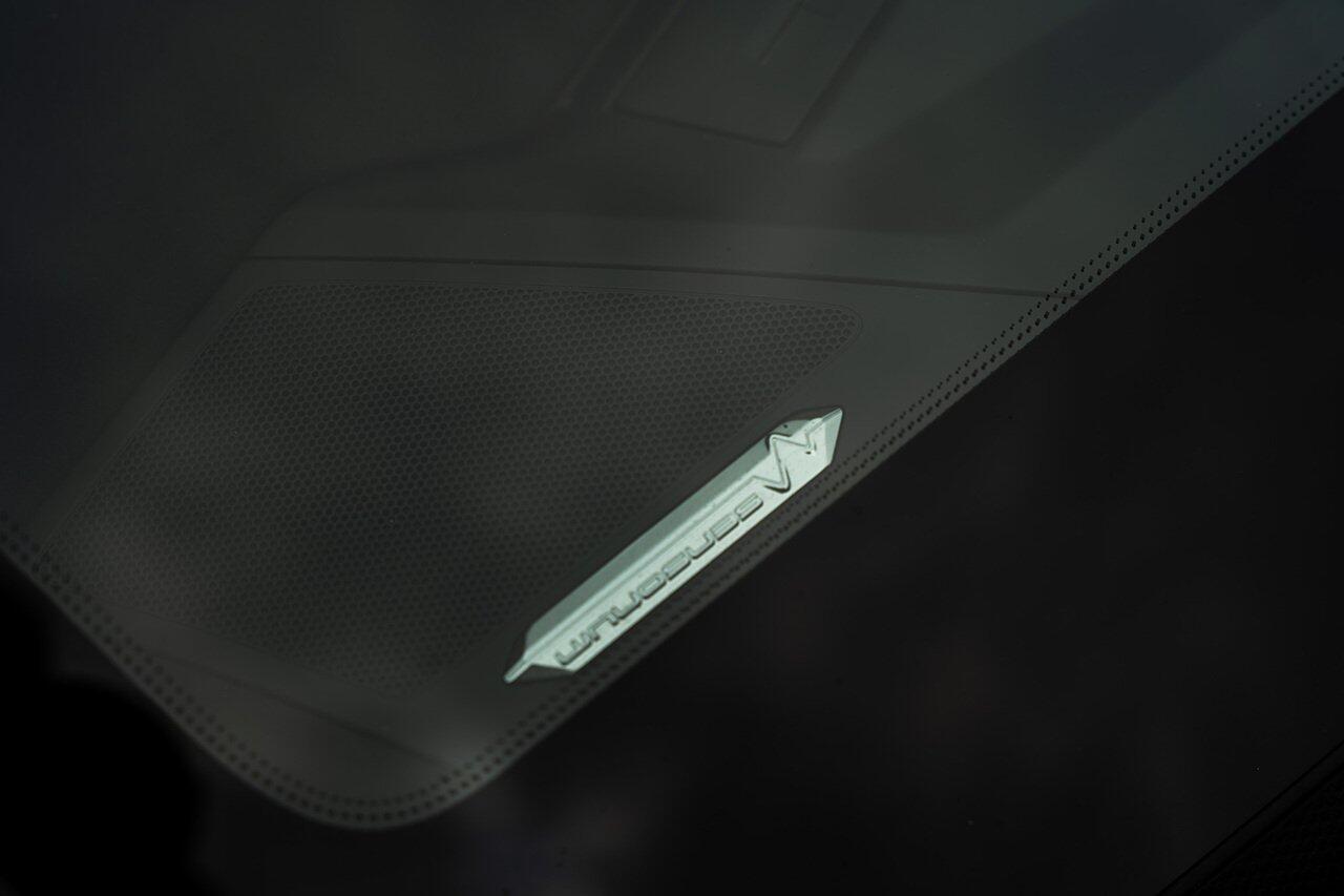 Lamborghini Aventador view 80