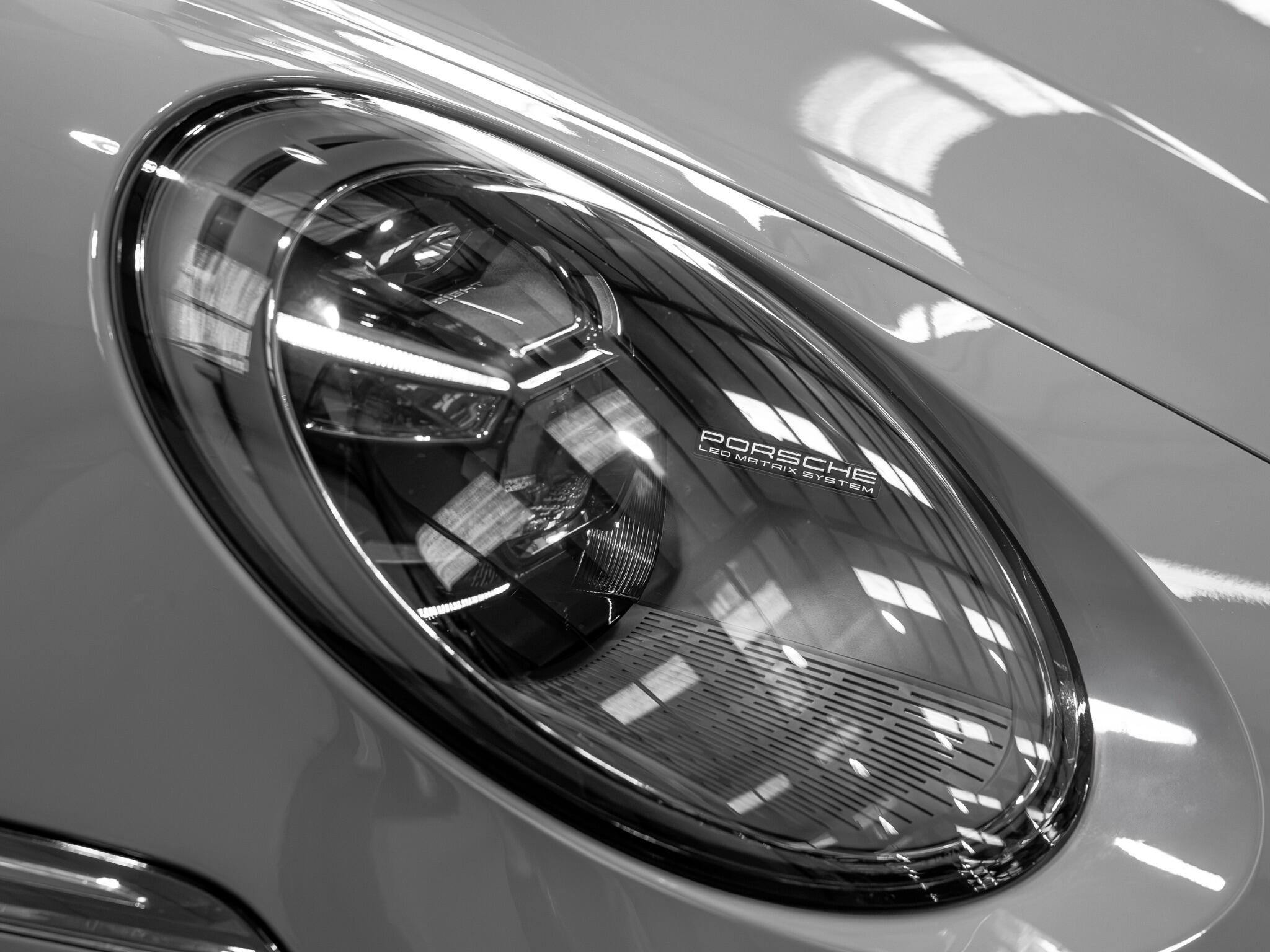 Porsche 911 view 13