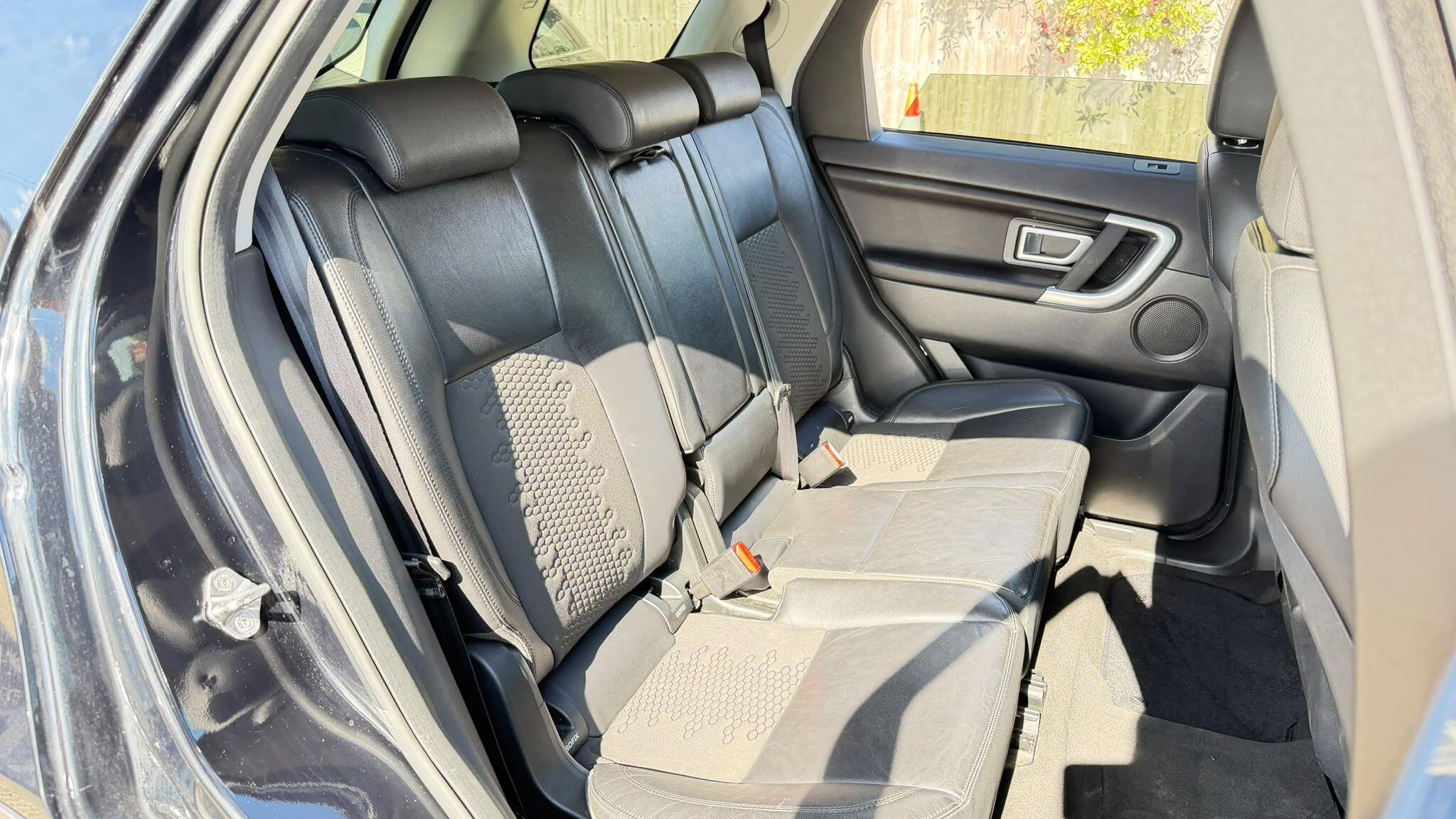 Land Rover Discovery Sport view 15