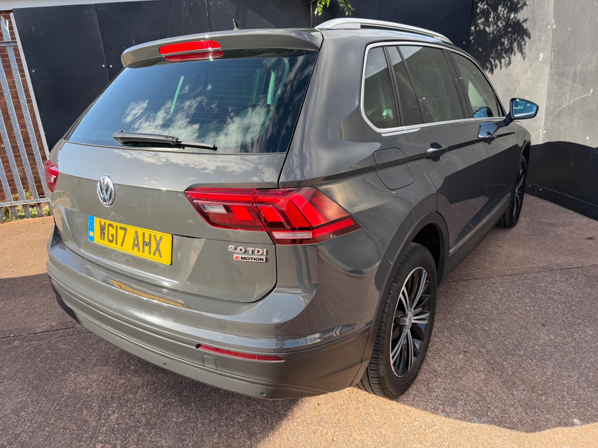 Volkswagen Tiguan view 16