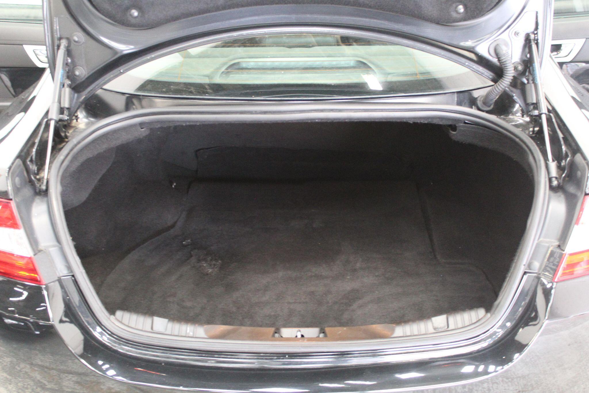 Jaguar XF view 24