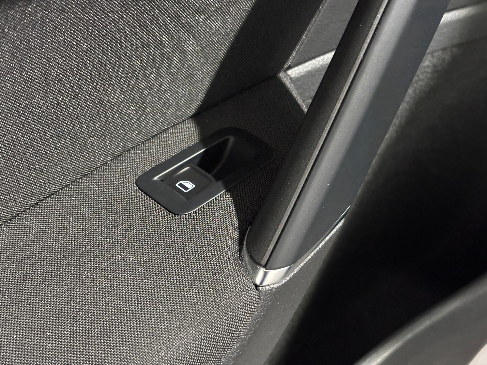Volkswagen Golf view 16