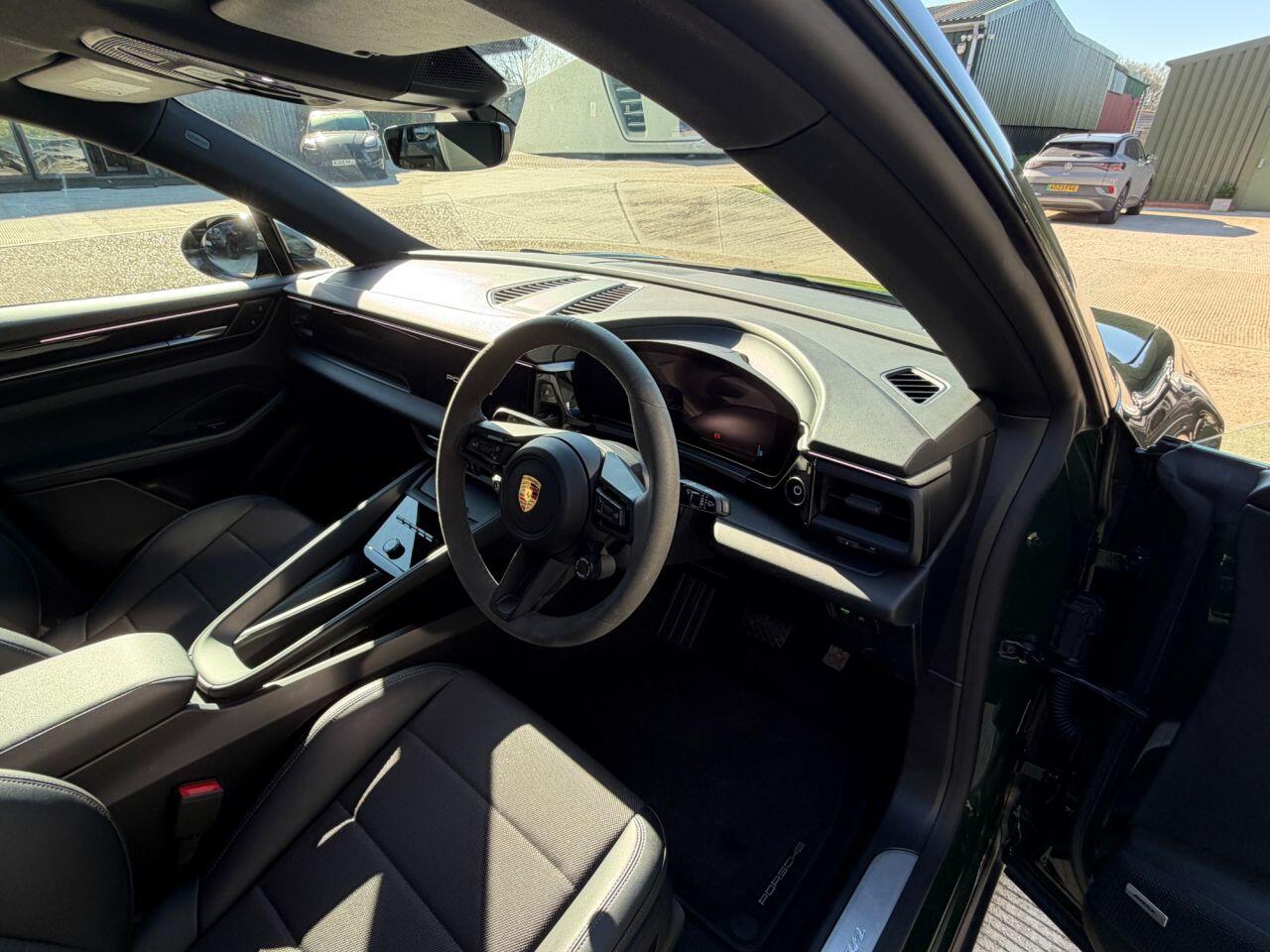 Porsche Macan view 31