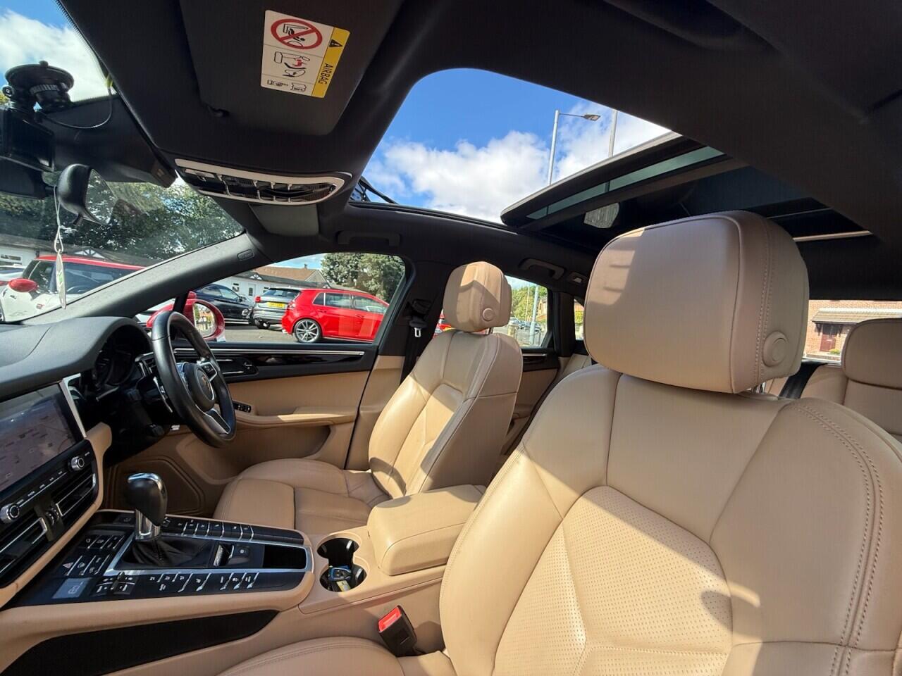 Porsche Macan view 39