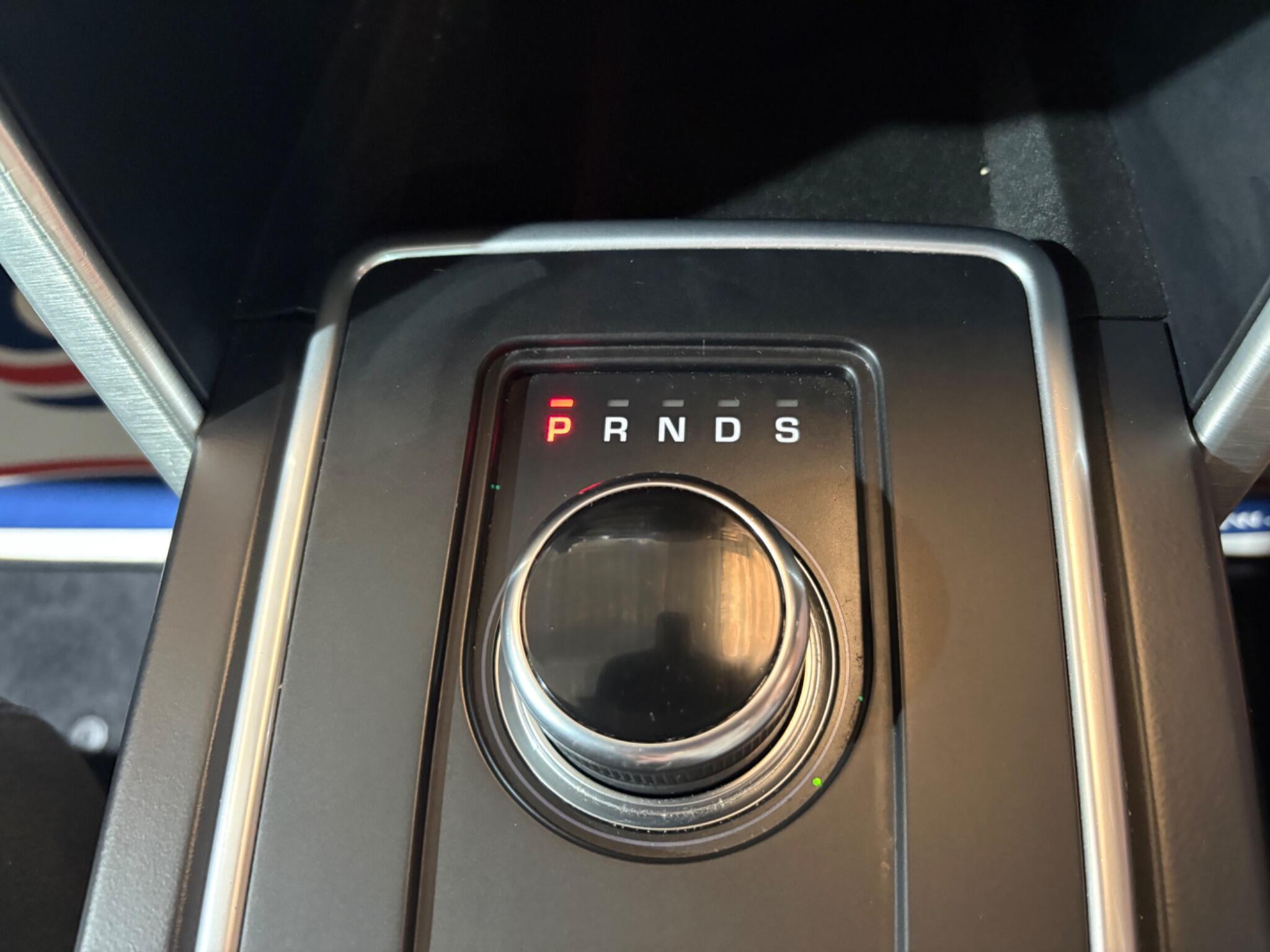 Land Rover Discovery Sport view 32