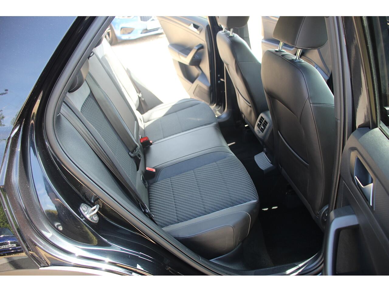 Volkswagen T-Roc view 17