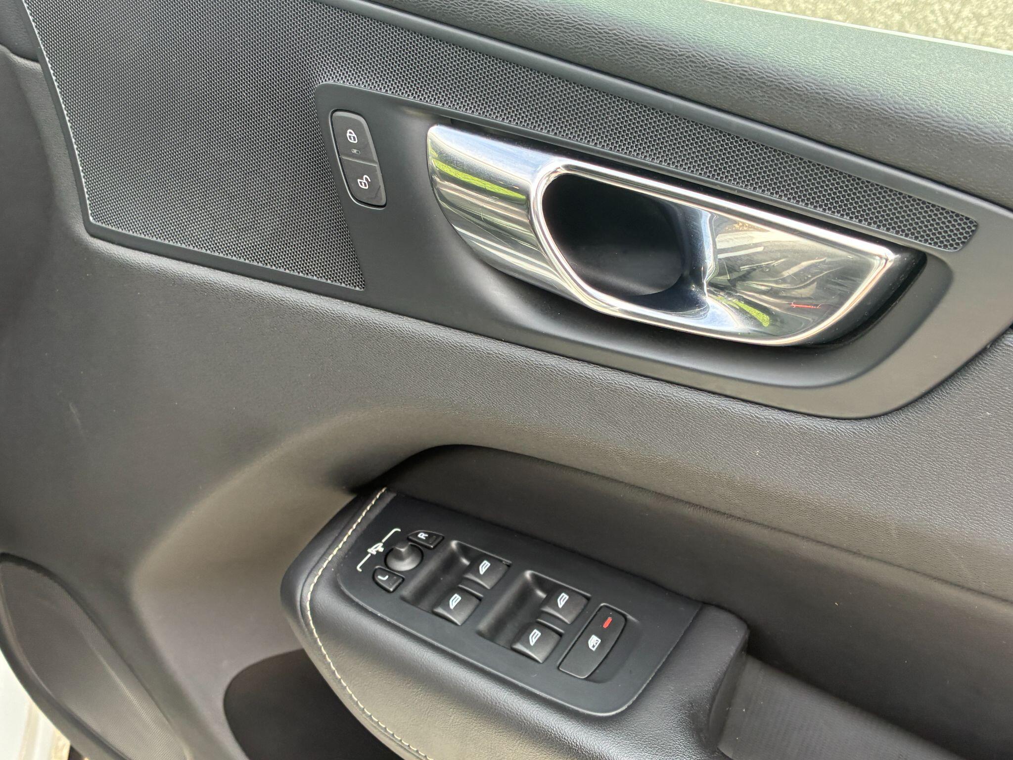 Volvo XC60 view 24