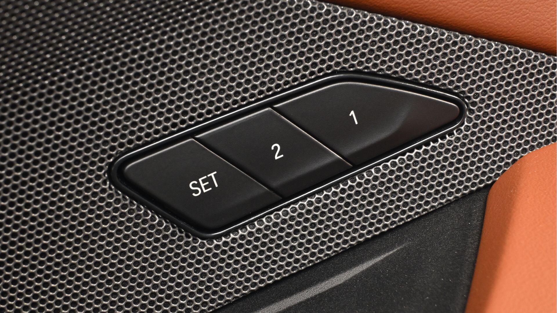 BMW i4 view 30