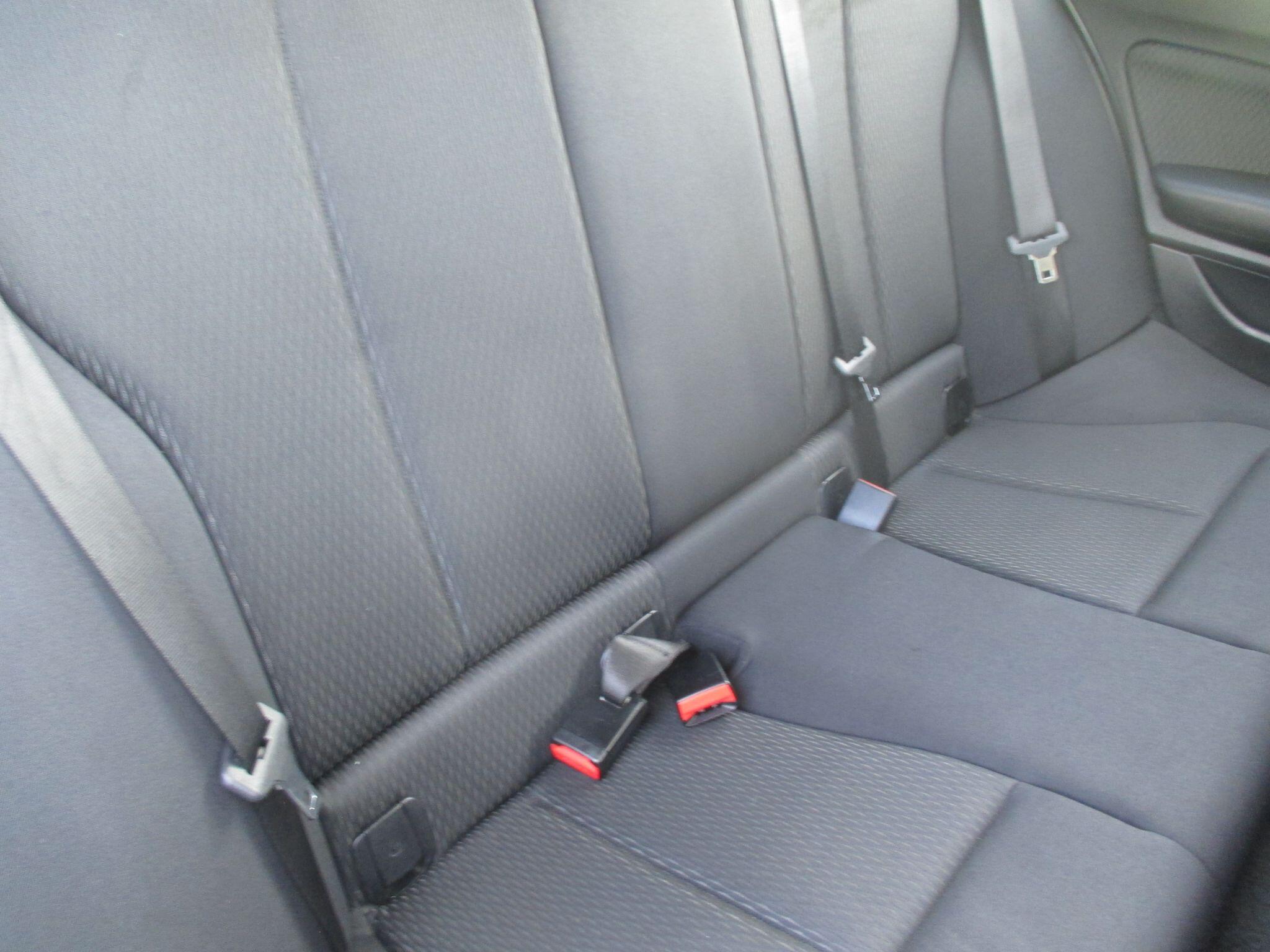 BMW 1 Series view 24