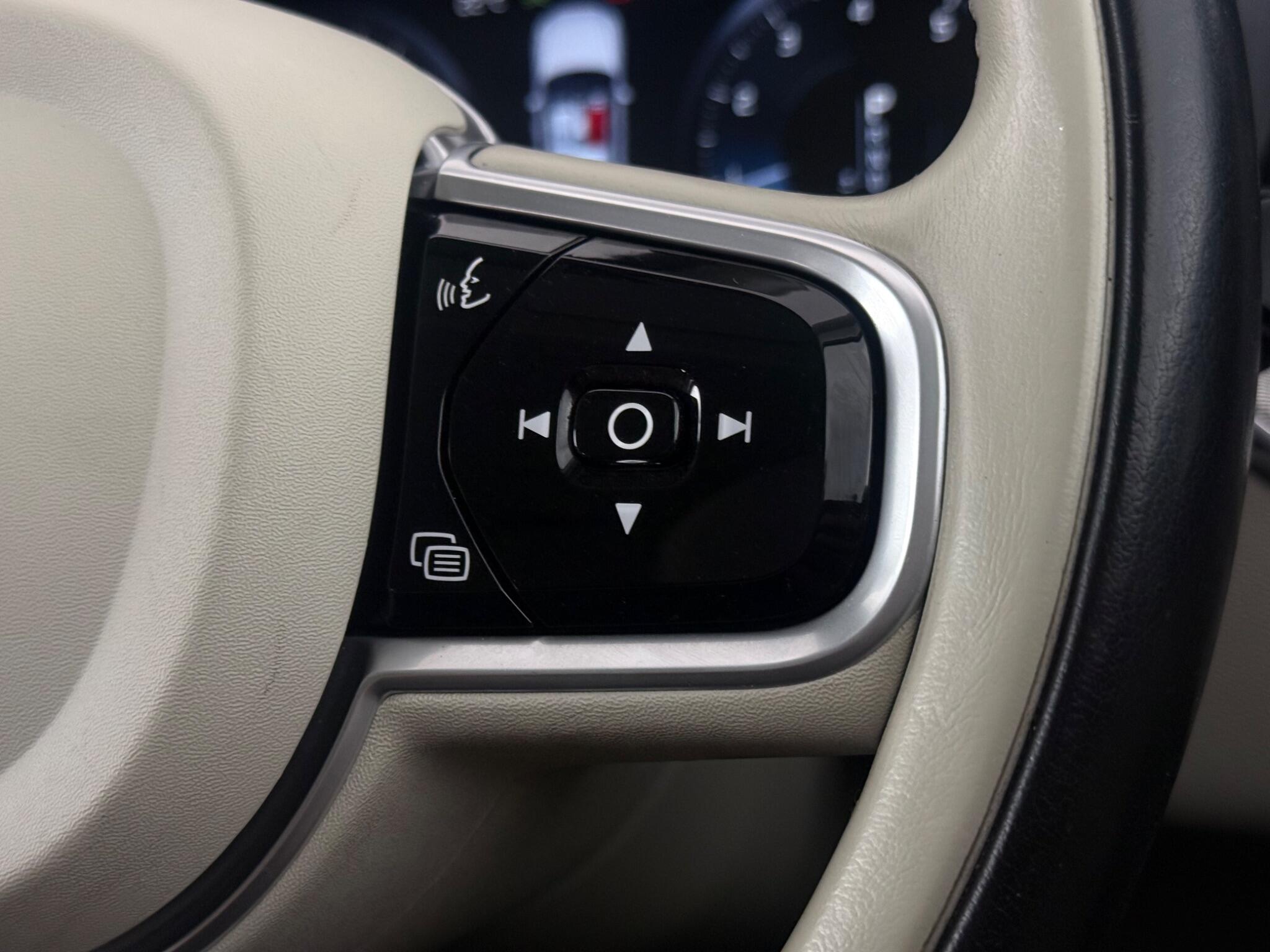 Volvo XC60 view 17