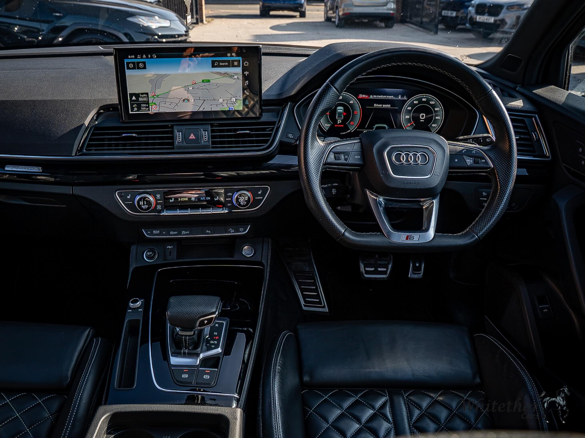 Audi Q5 view 9