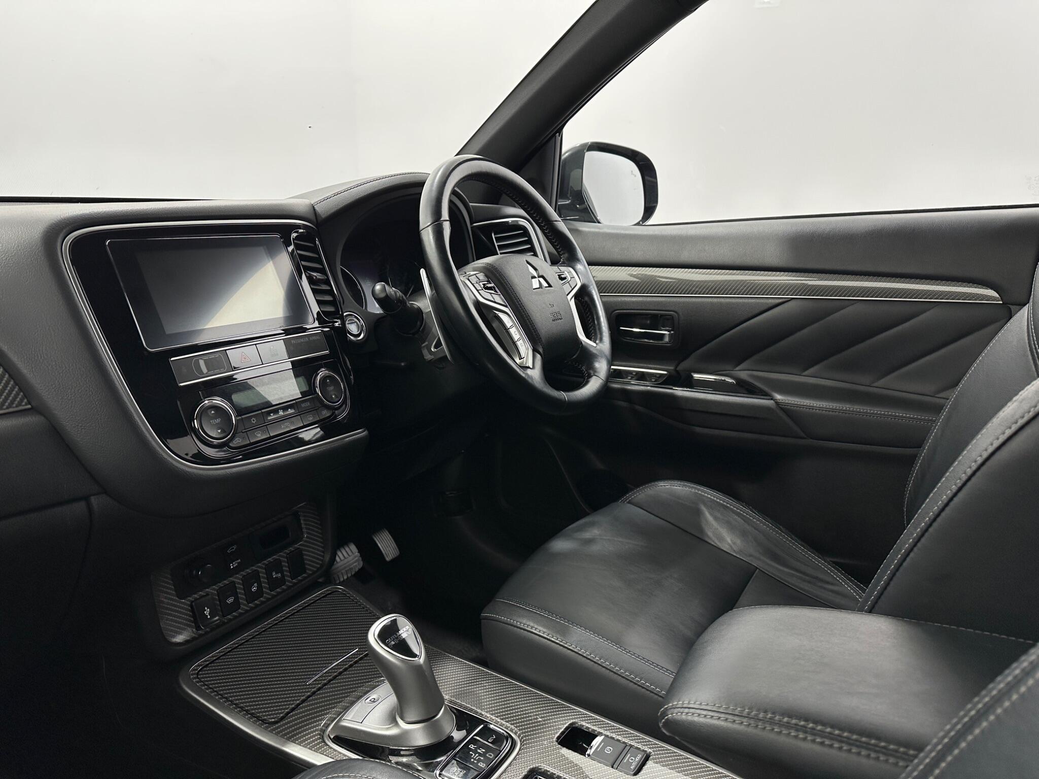 Mitsubishi Outlander view 29