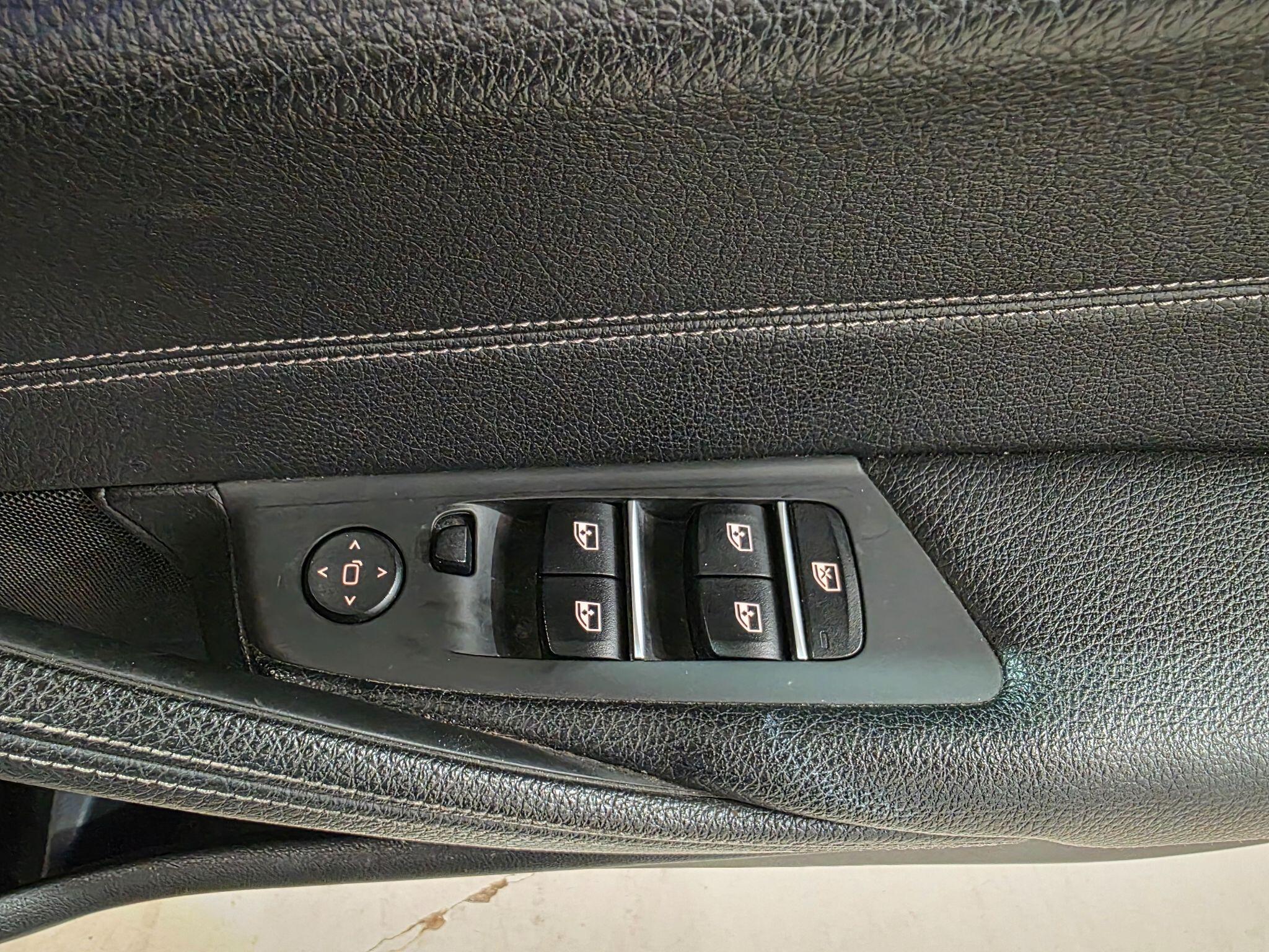 BMW 5 Series view 14