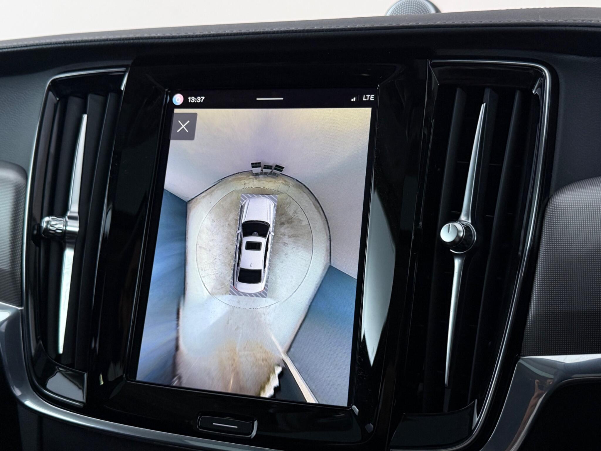 Volvo S90 view 27