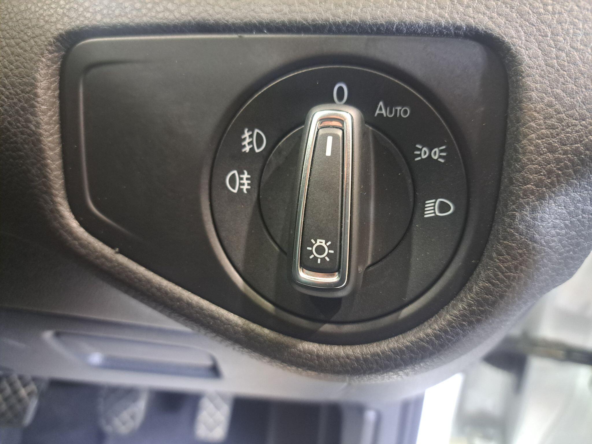 Volkswagen Golf view 18
