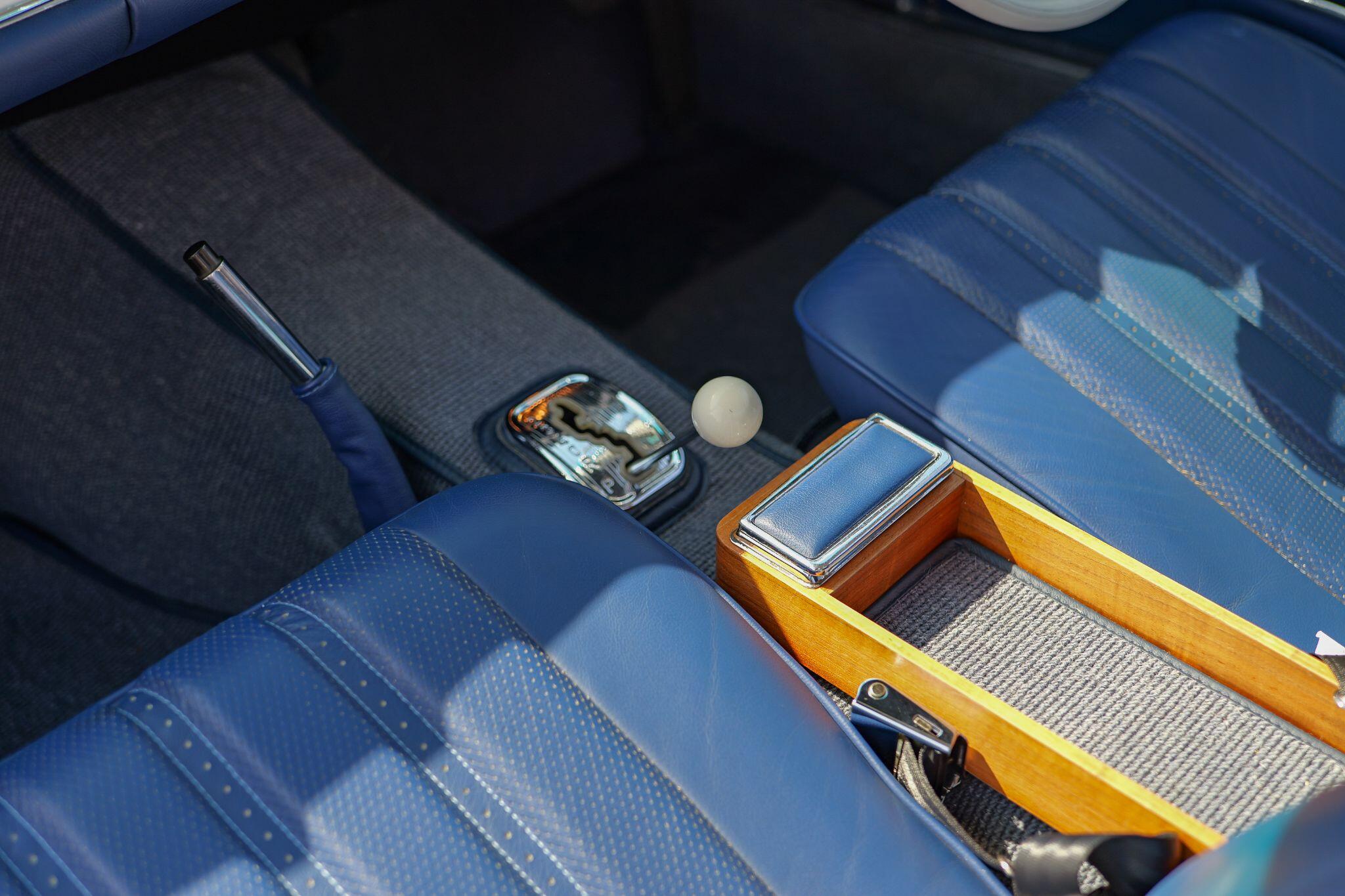 Mercedes-Benz 230 SL view 17