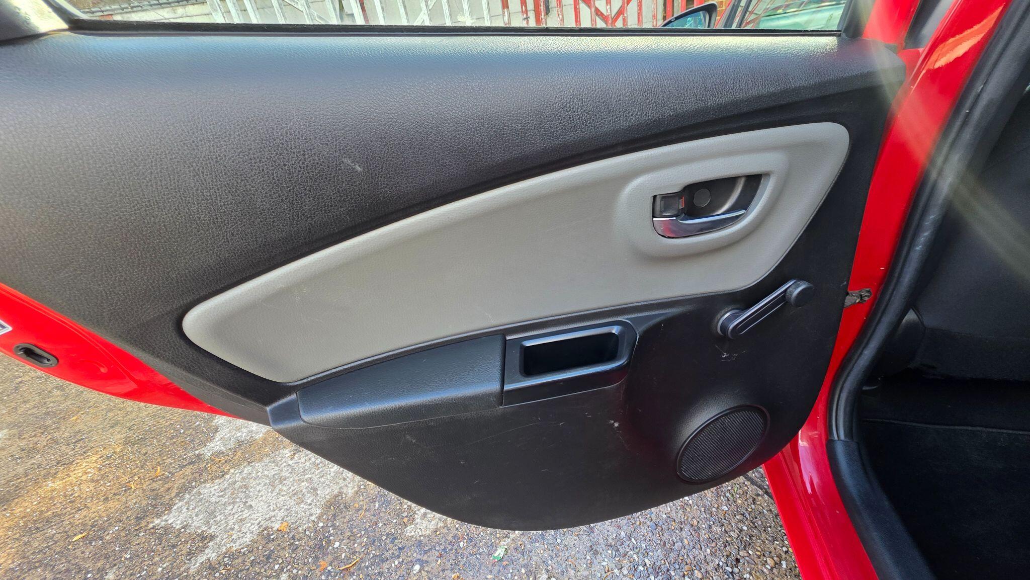 Toyota Yaris view 36