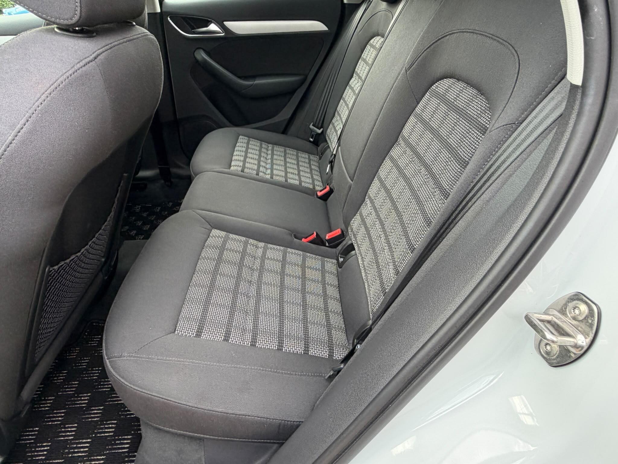 Audi Q3 view 9