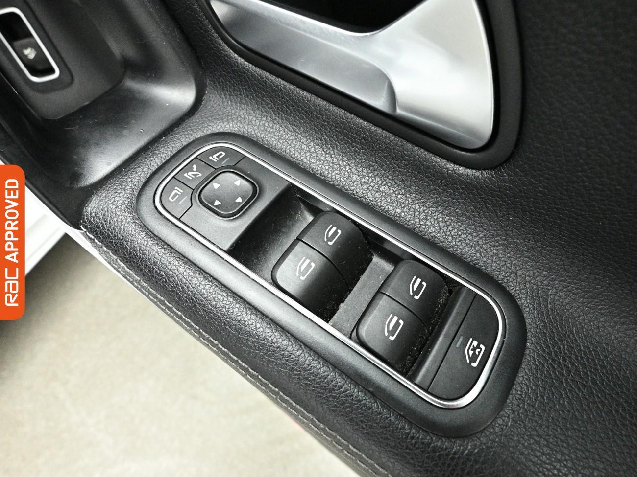 Mercedes-Benz CLA view 21