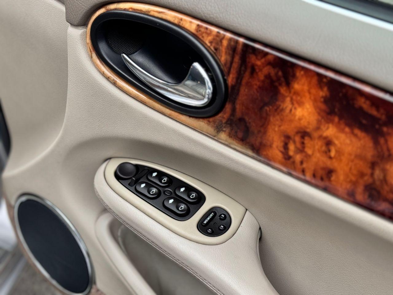 Jaguar XJ view 16