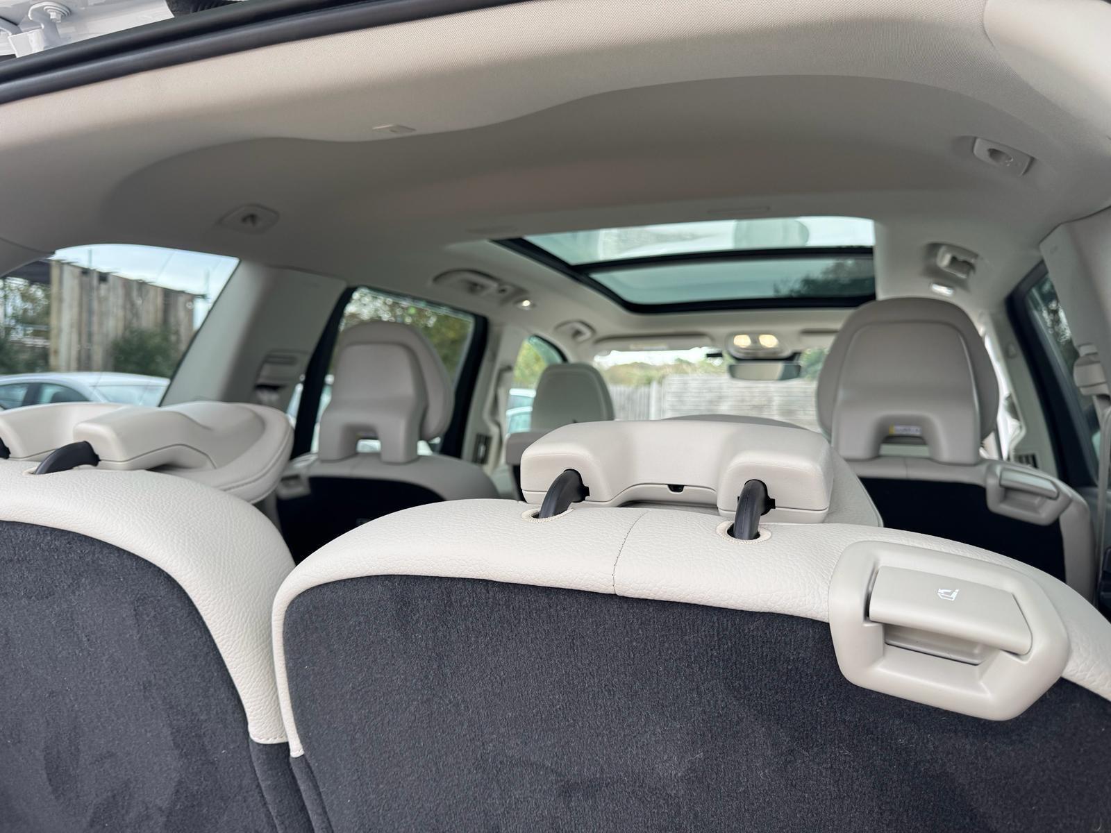 Volvo XC90 view 22
