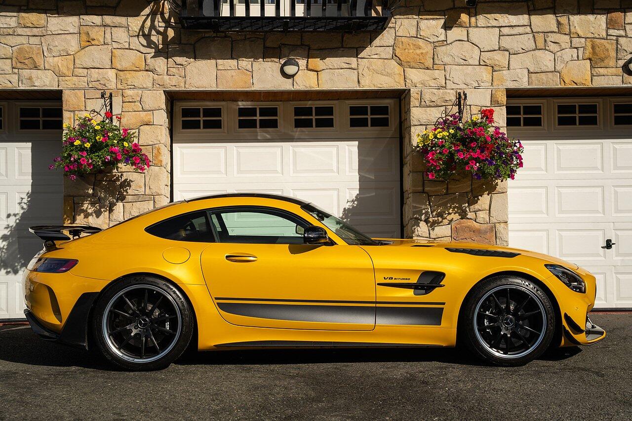 Mercedes-Benz Amg GT view 3