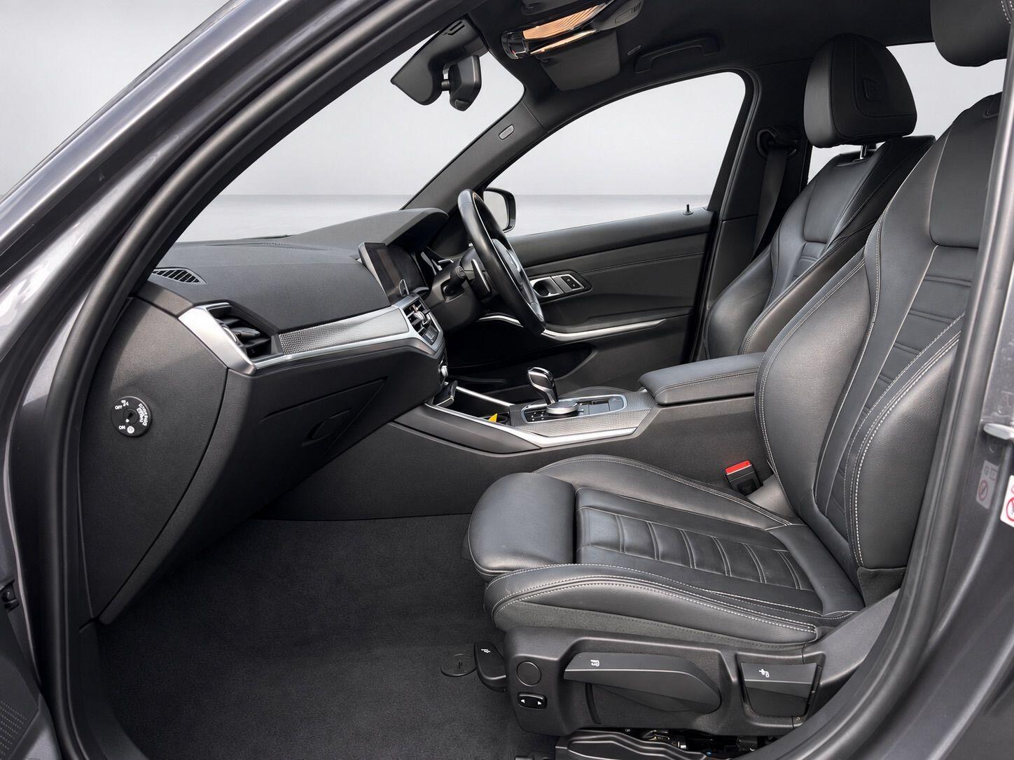 BMW 3 Series view 35