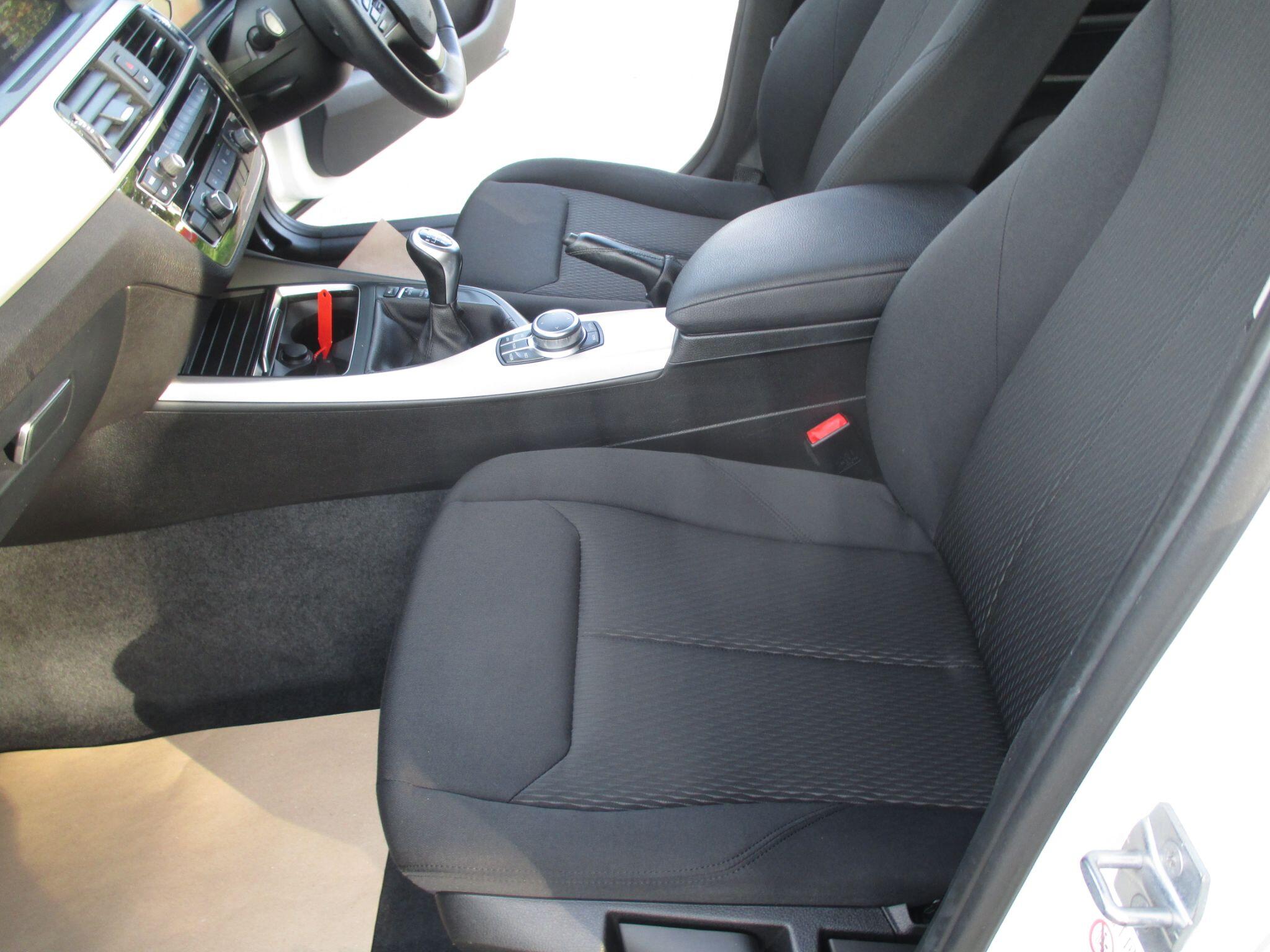 BMW 1 Series view 32