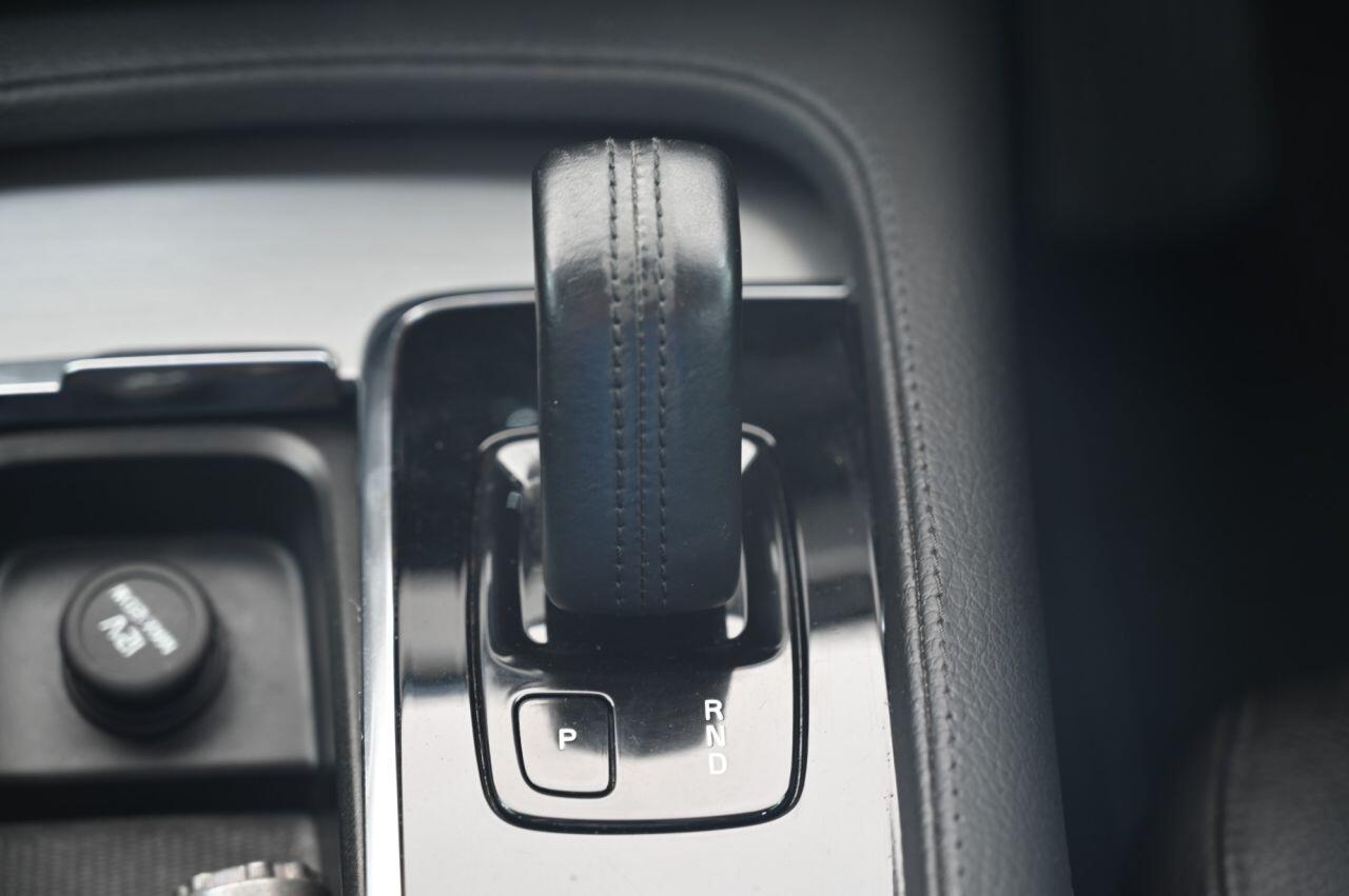 Volvo XC90 view 42