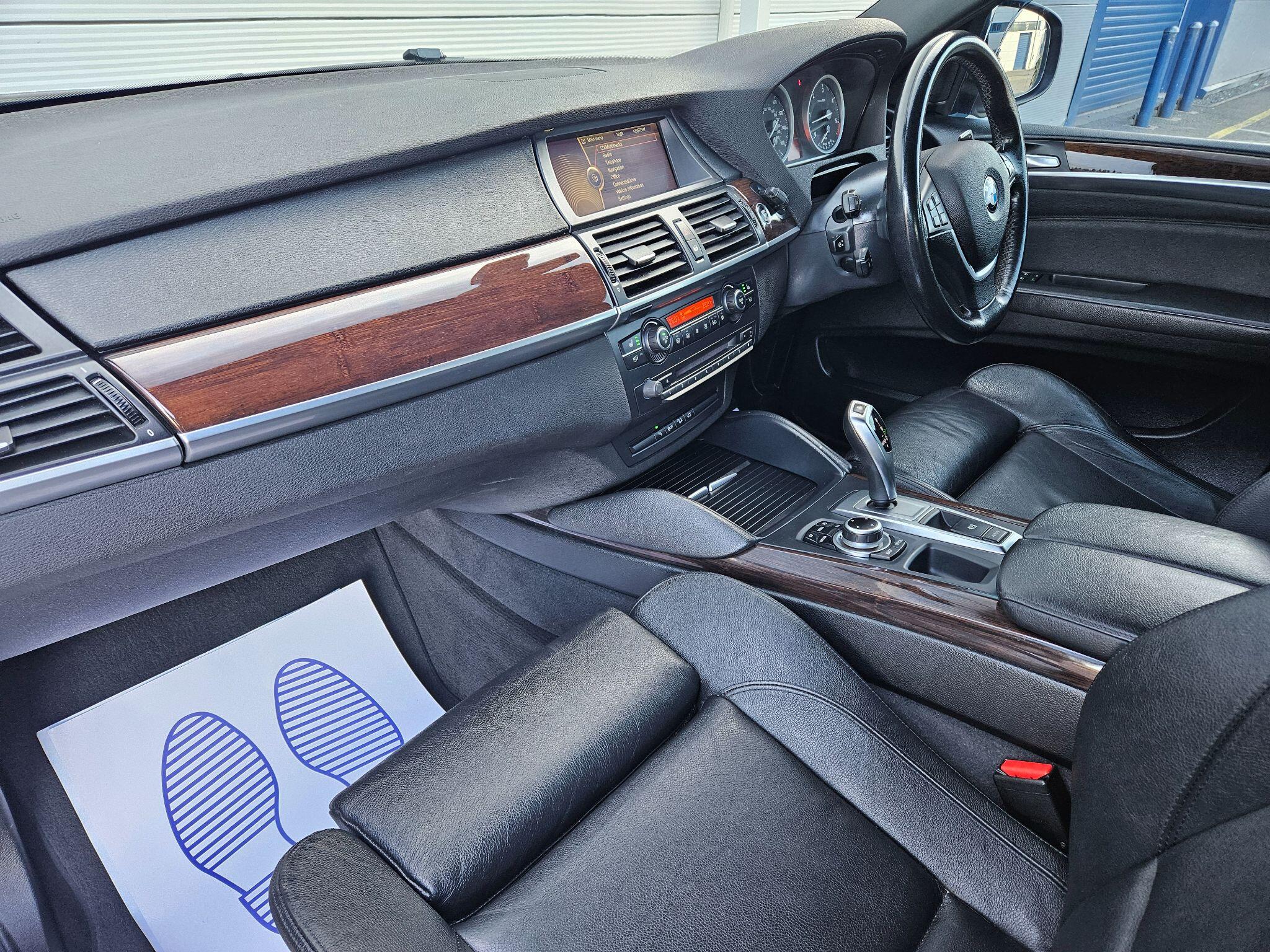 BMW X6 view 10
