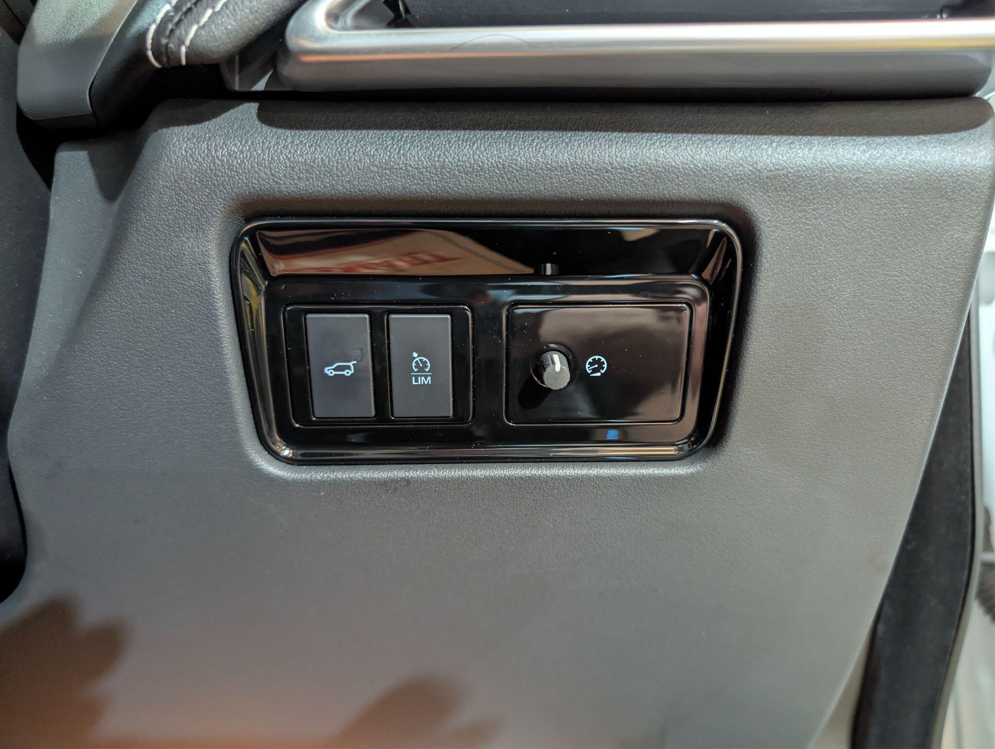 Jaguar F-Pace view 32
