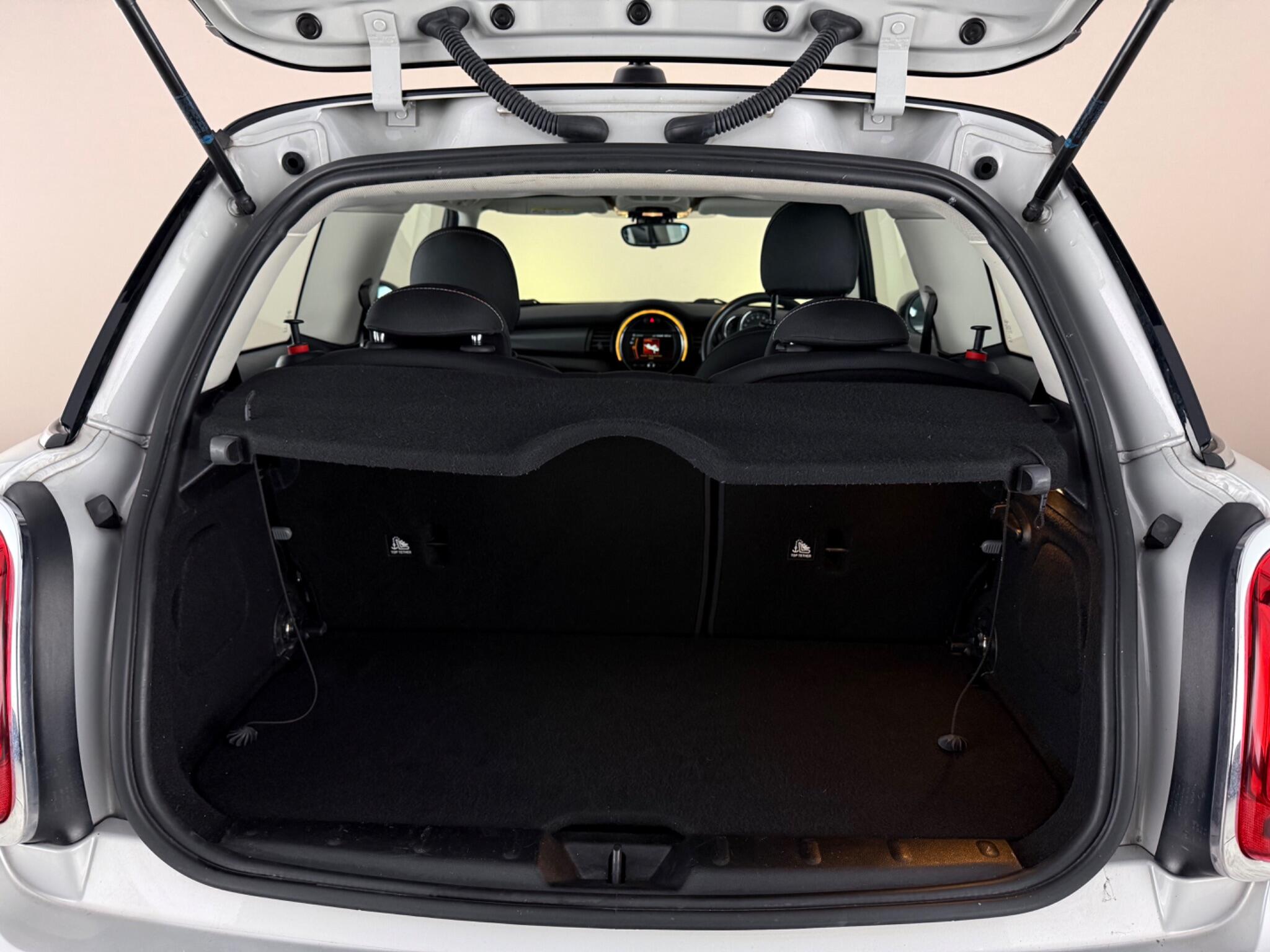 Mini Hatch view 10