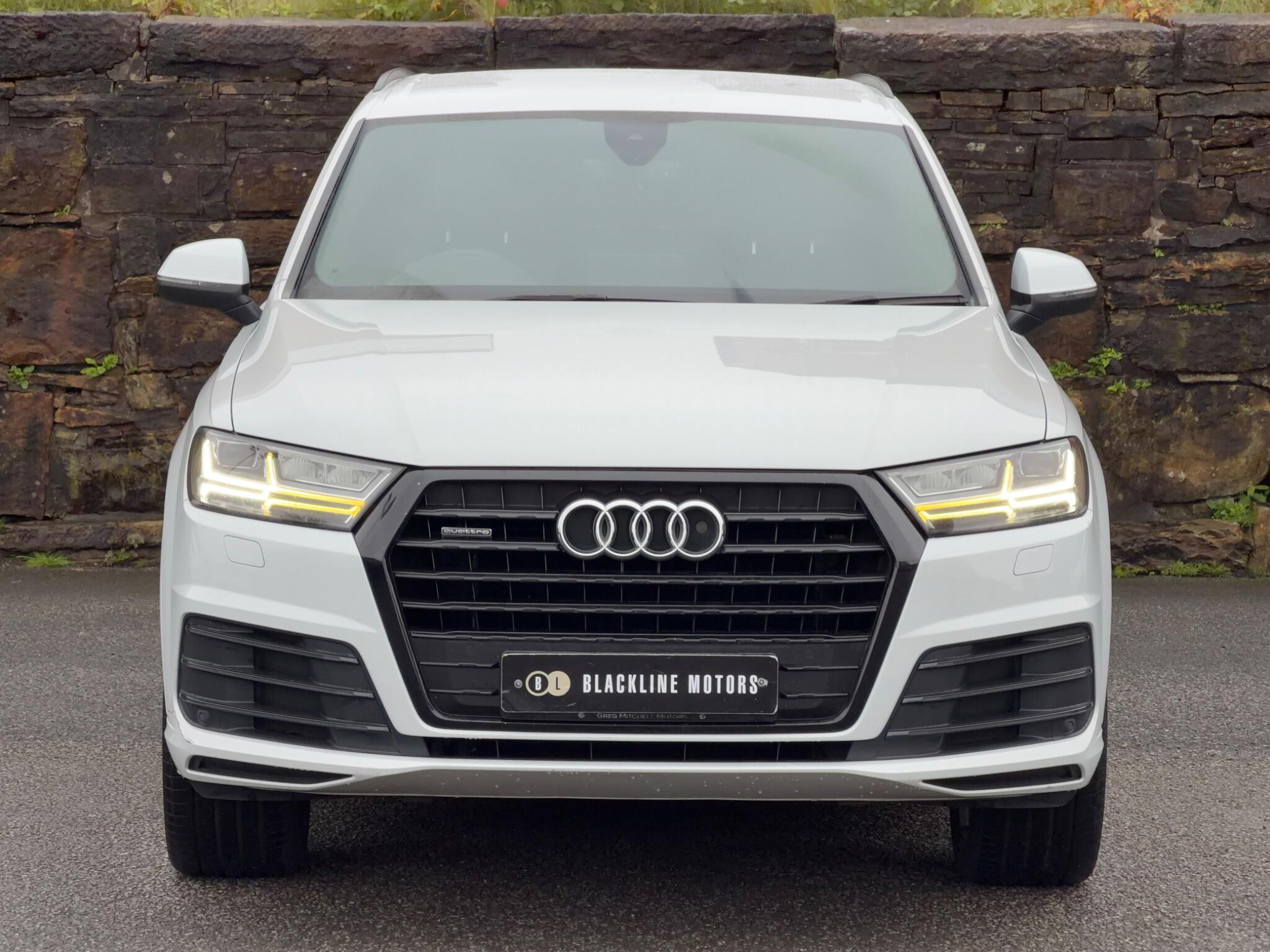 Audi Q7 view 2