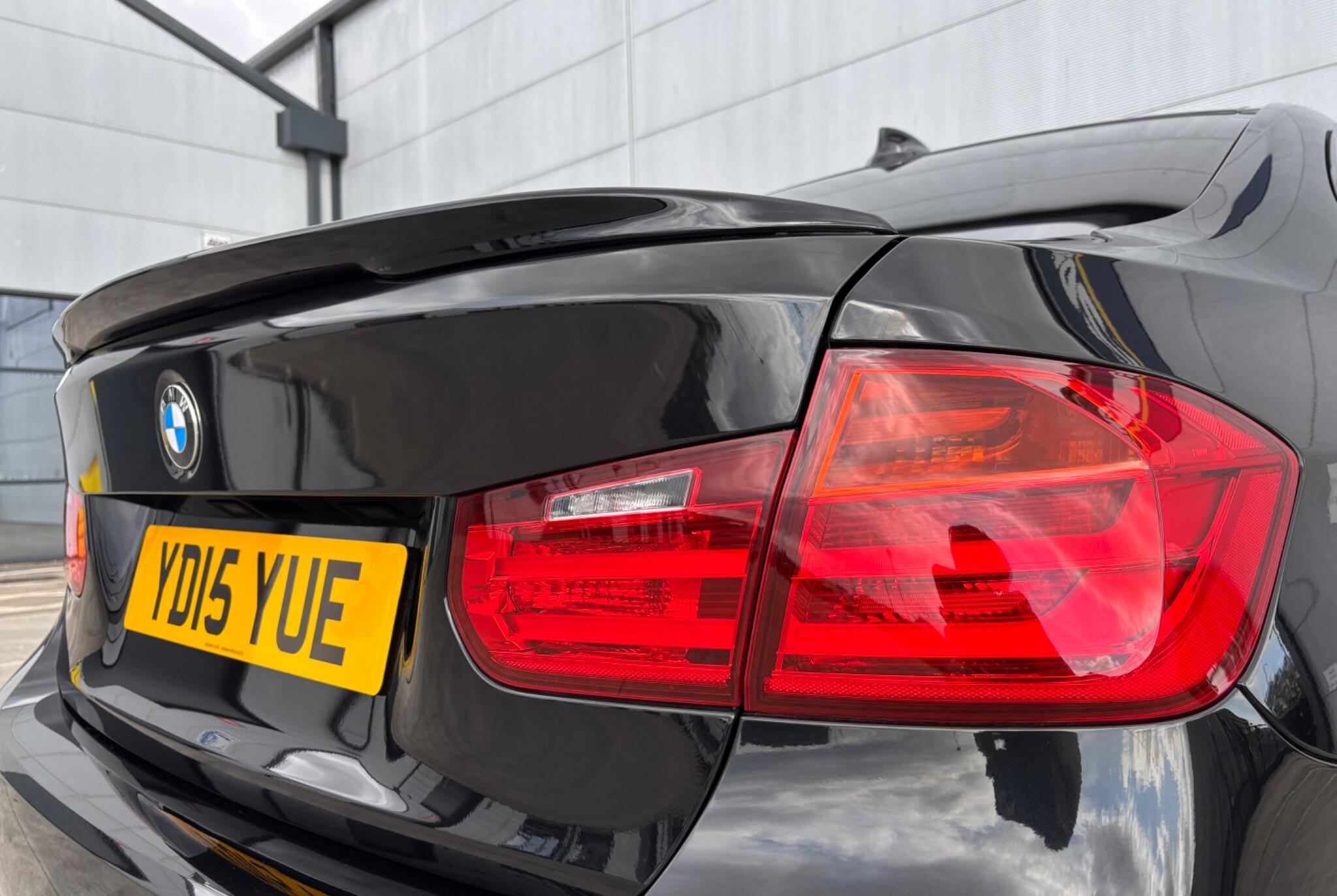 BMW 3 Series view 18