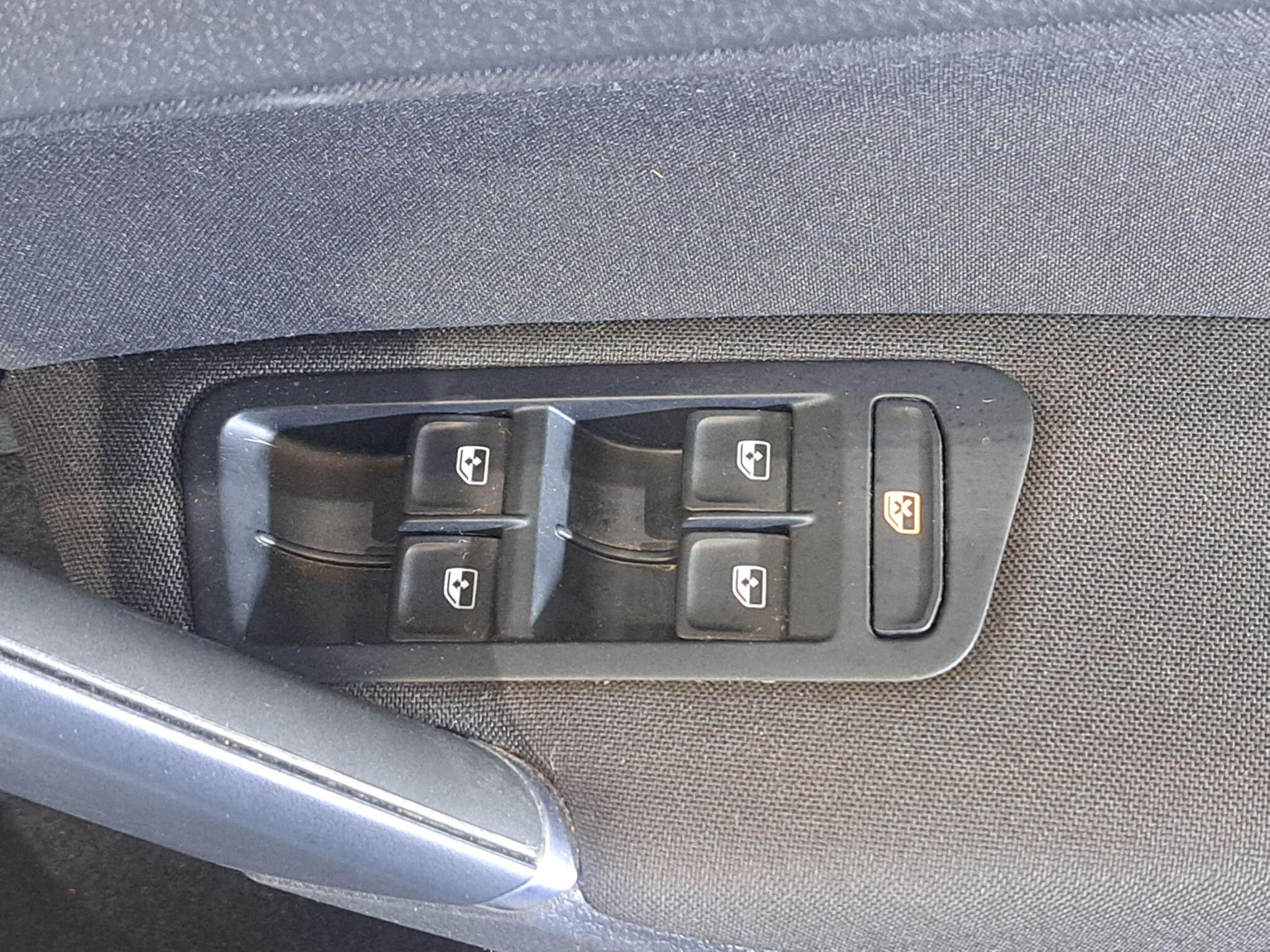 Volkswagen Golf view 17