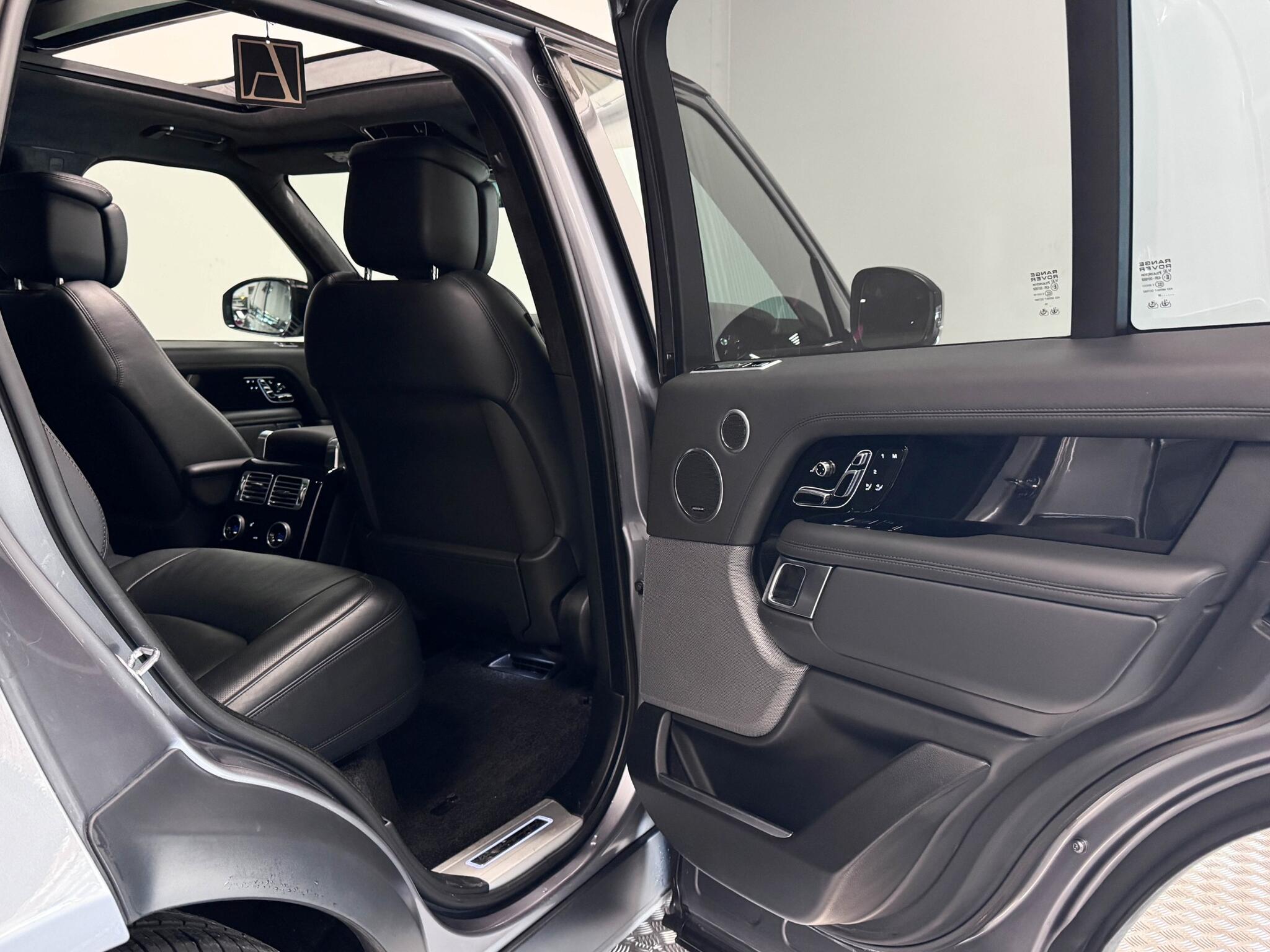 Land Rover Range Rover view 12