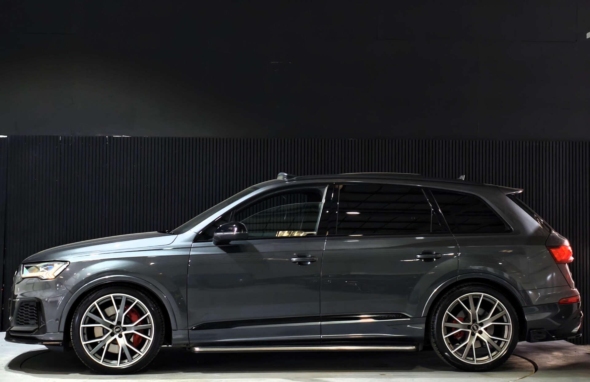 Audi SQ7 view 14