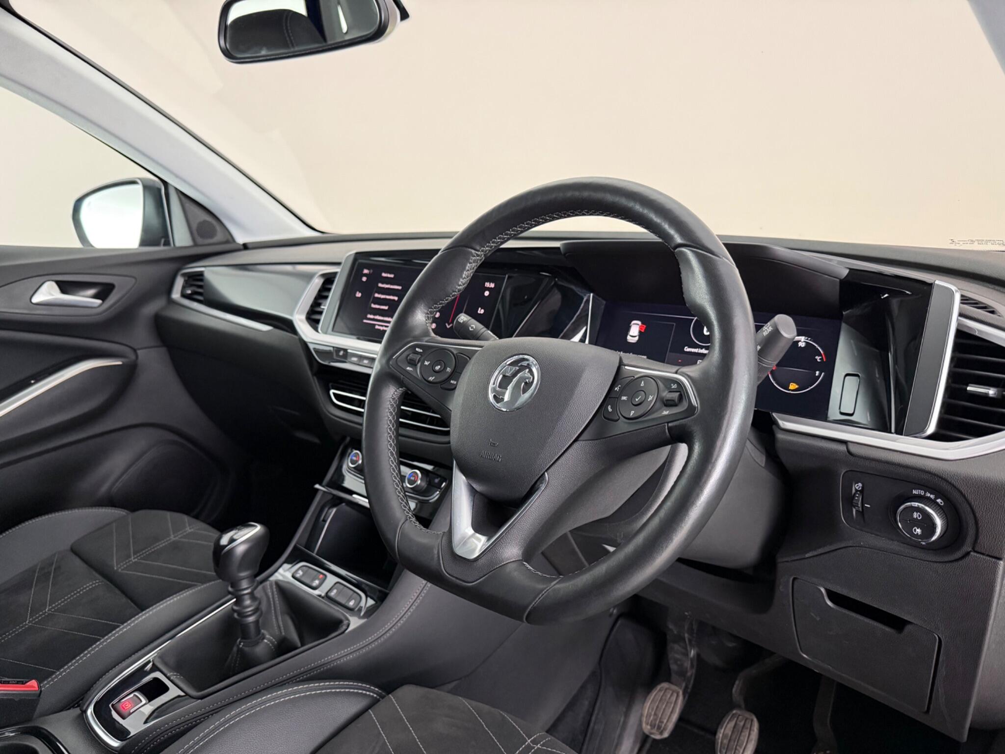 Vauxhall Grandland X view 3
