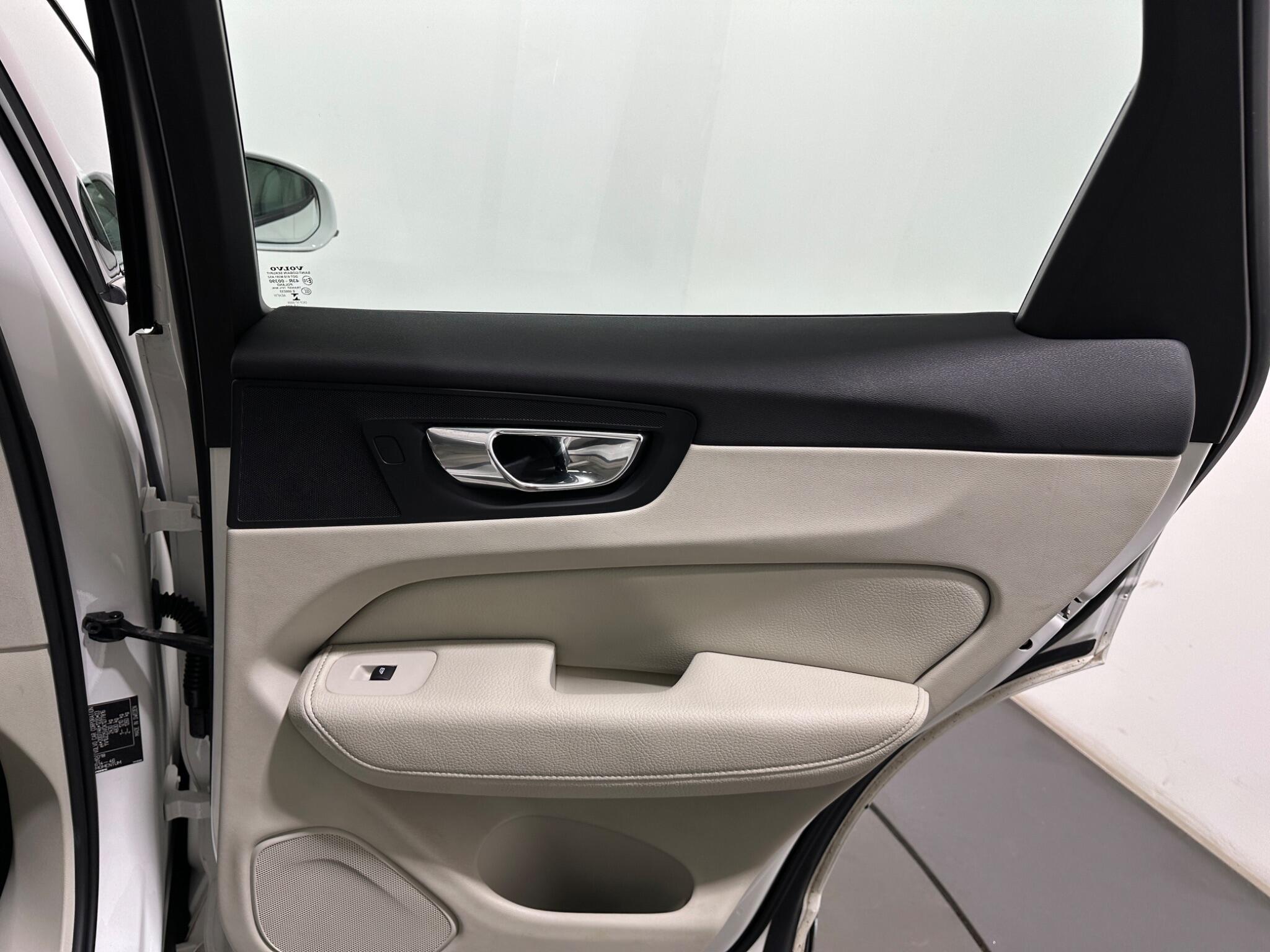 Volvo XC60 view 42