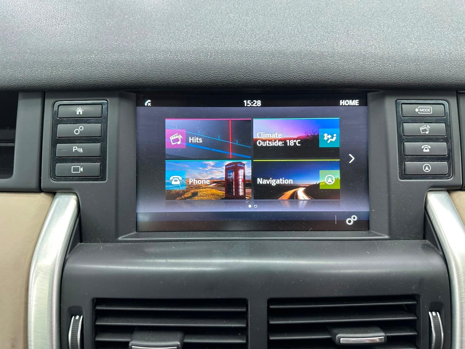 Land Rover Discovery Sport view 41