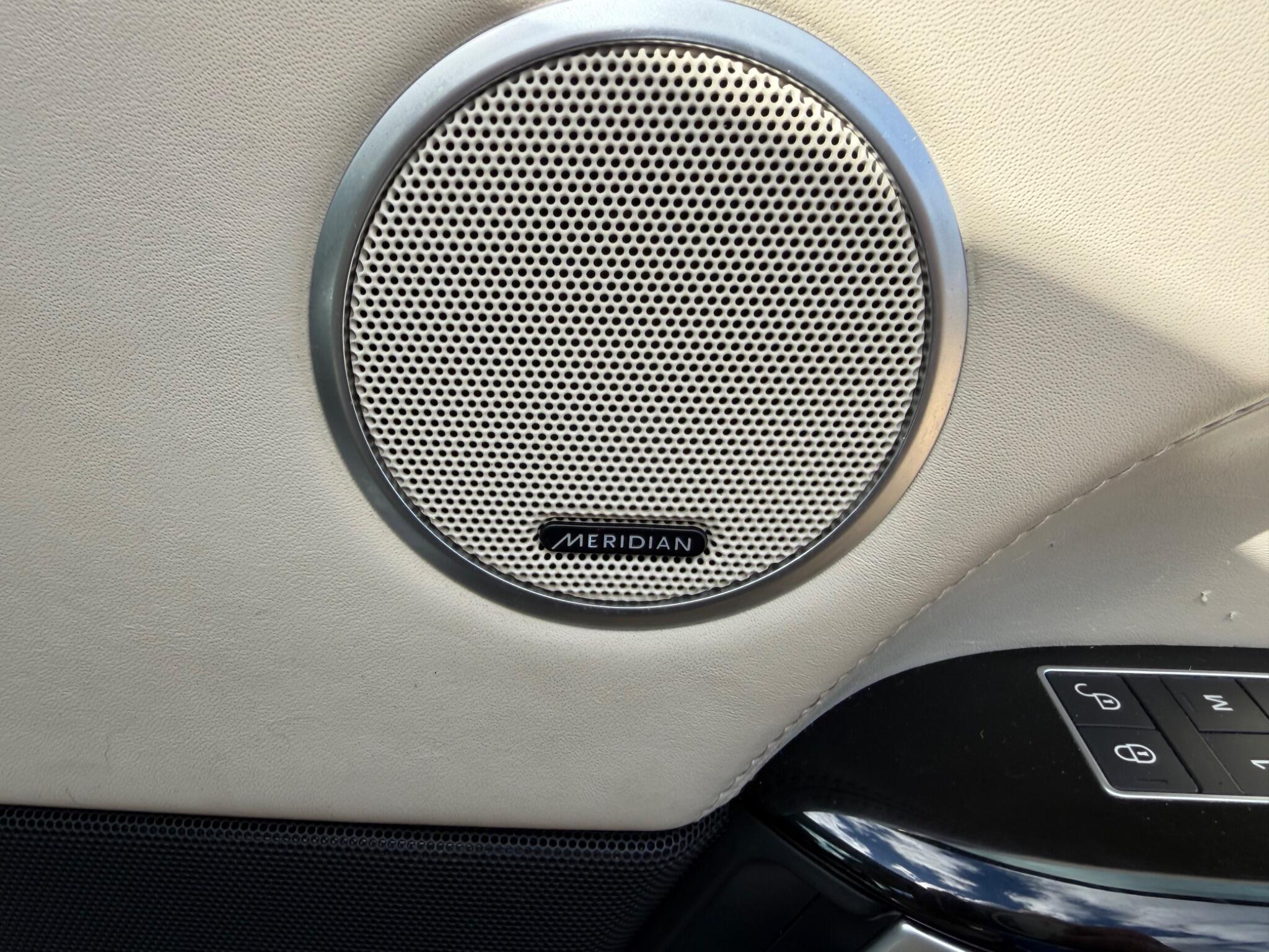 Land Rover Range Rover view 34