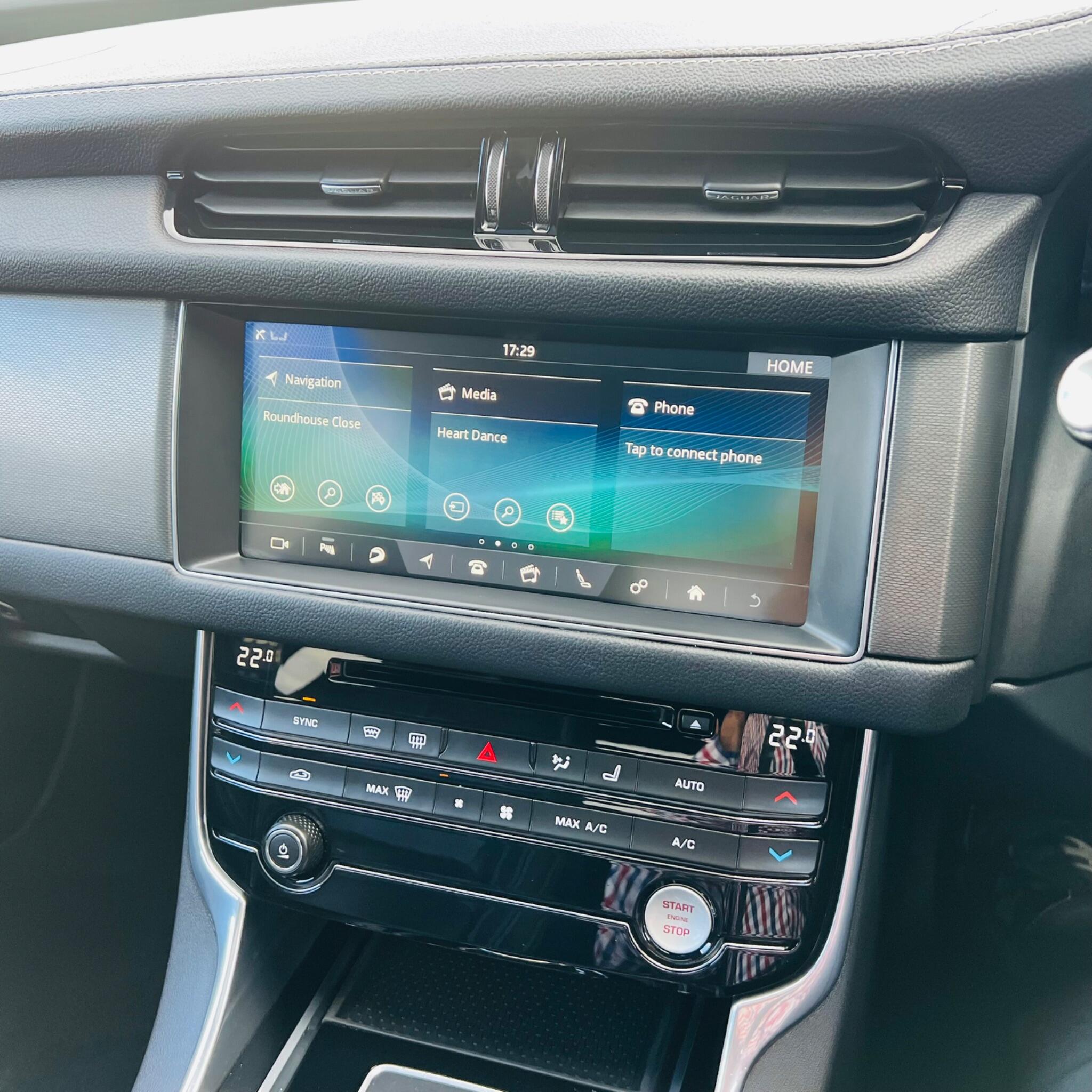 Jaguar XF view 17