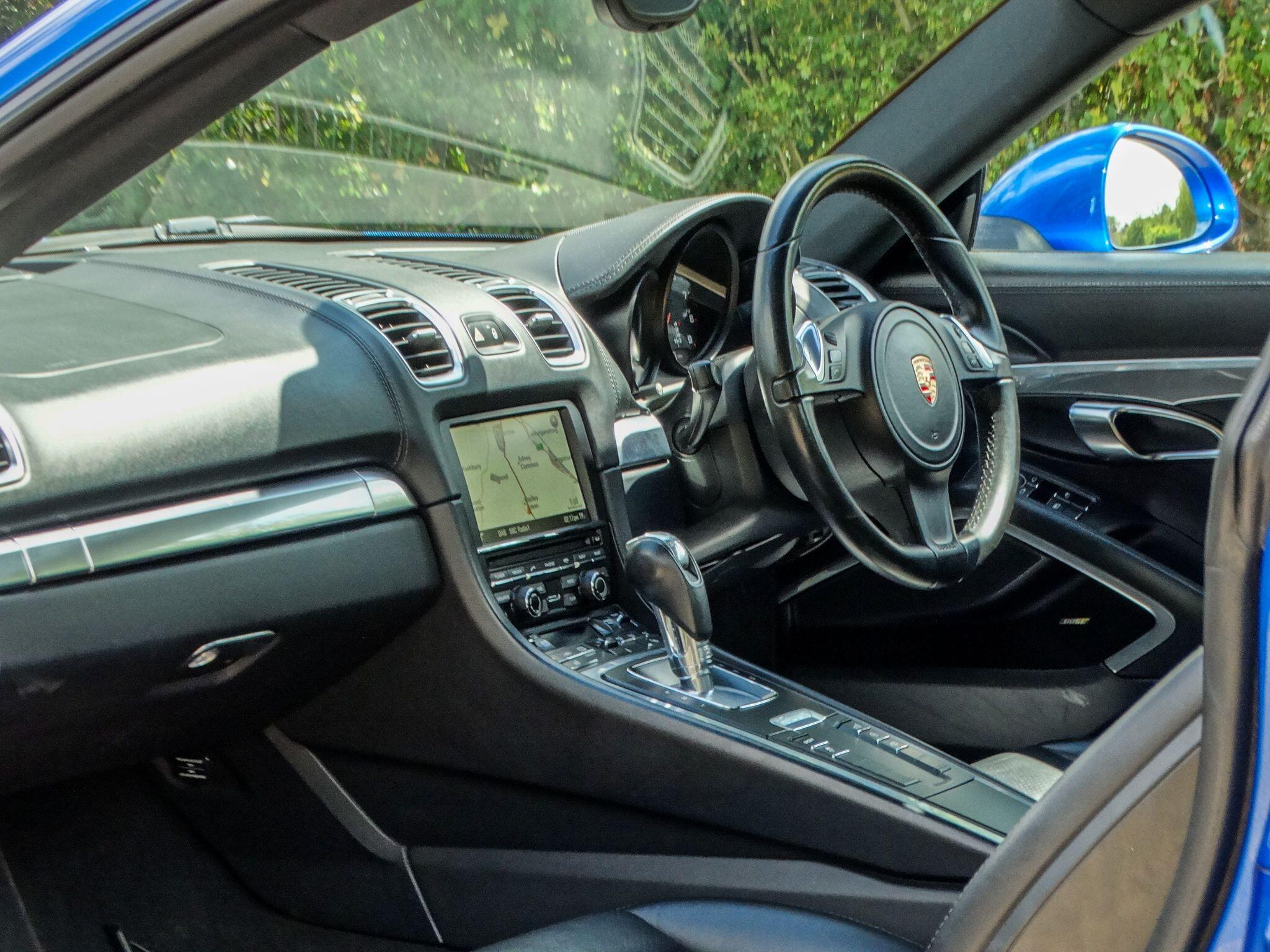 Porsche Cayman view 13