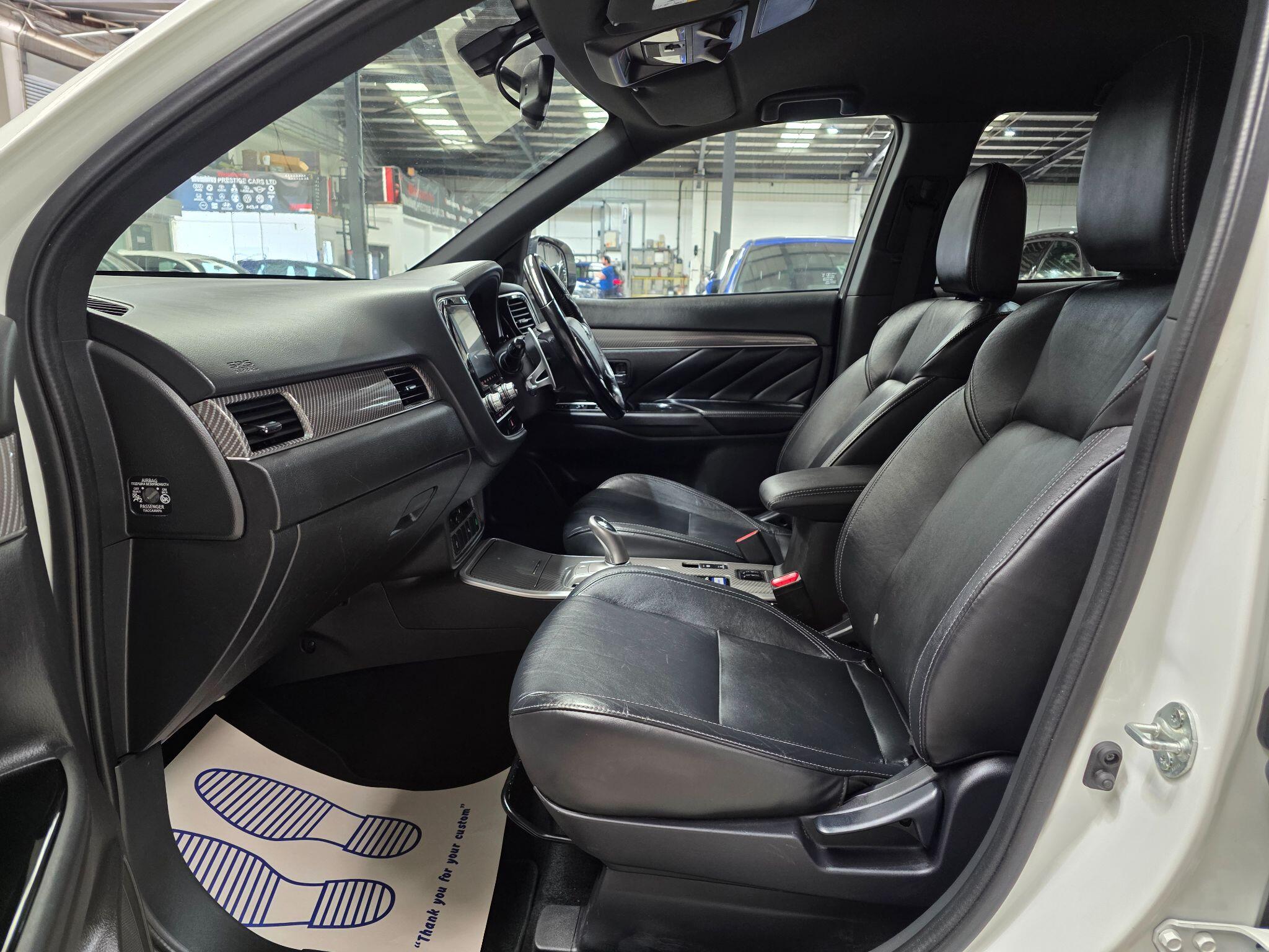 Mitsubishi Outlander view 24