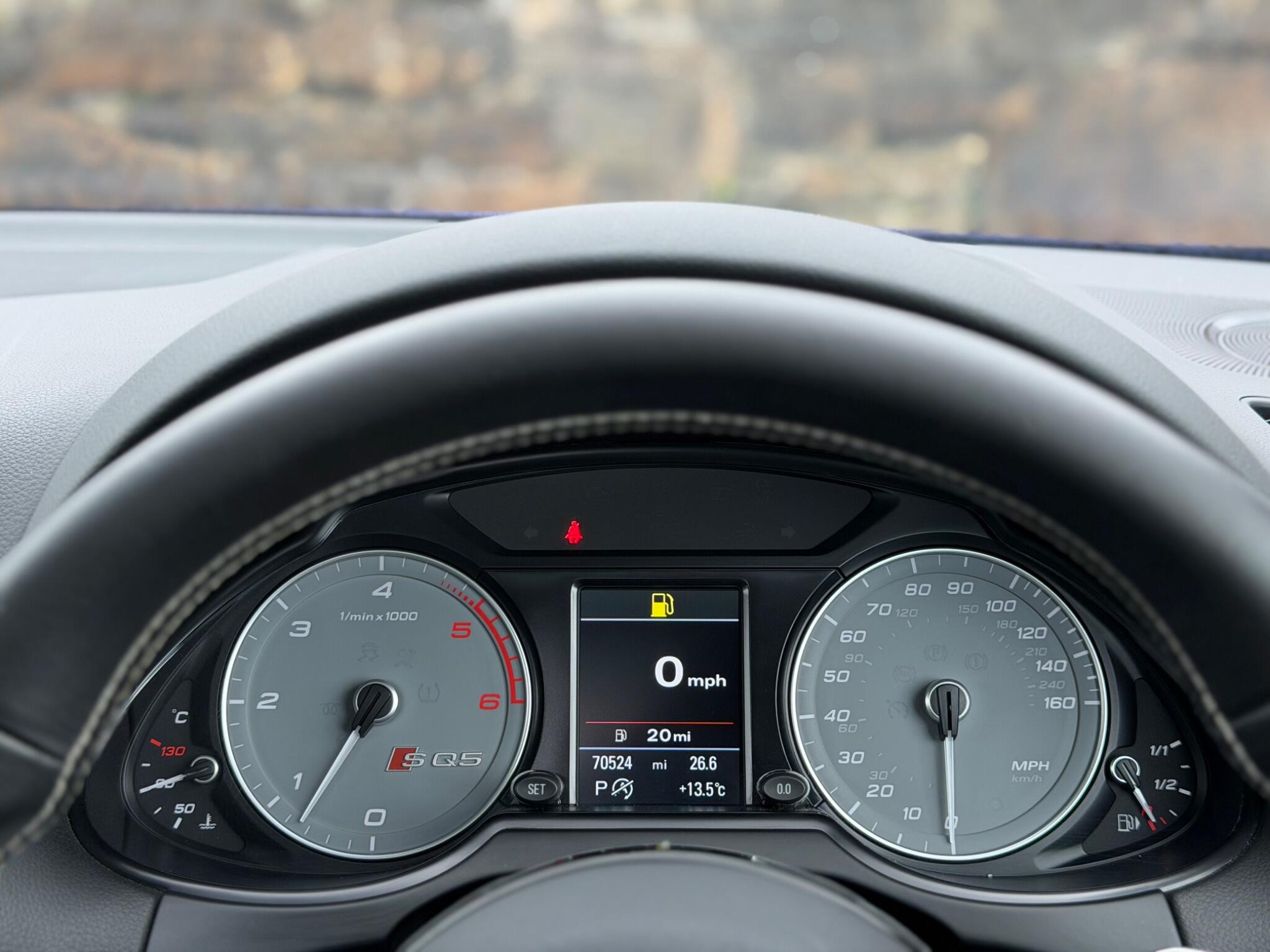 Audi SQ5 view 25