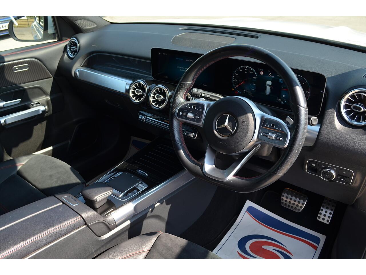 Mercedes-Benz GLB view 2