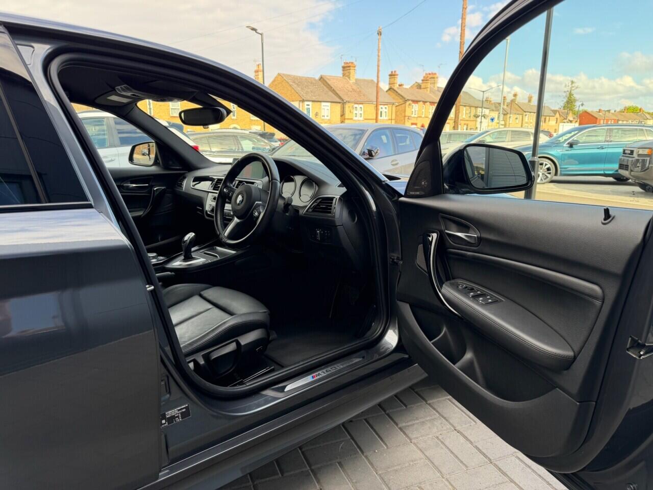 BMW 1 Series view 11