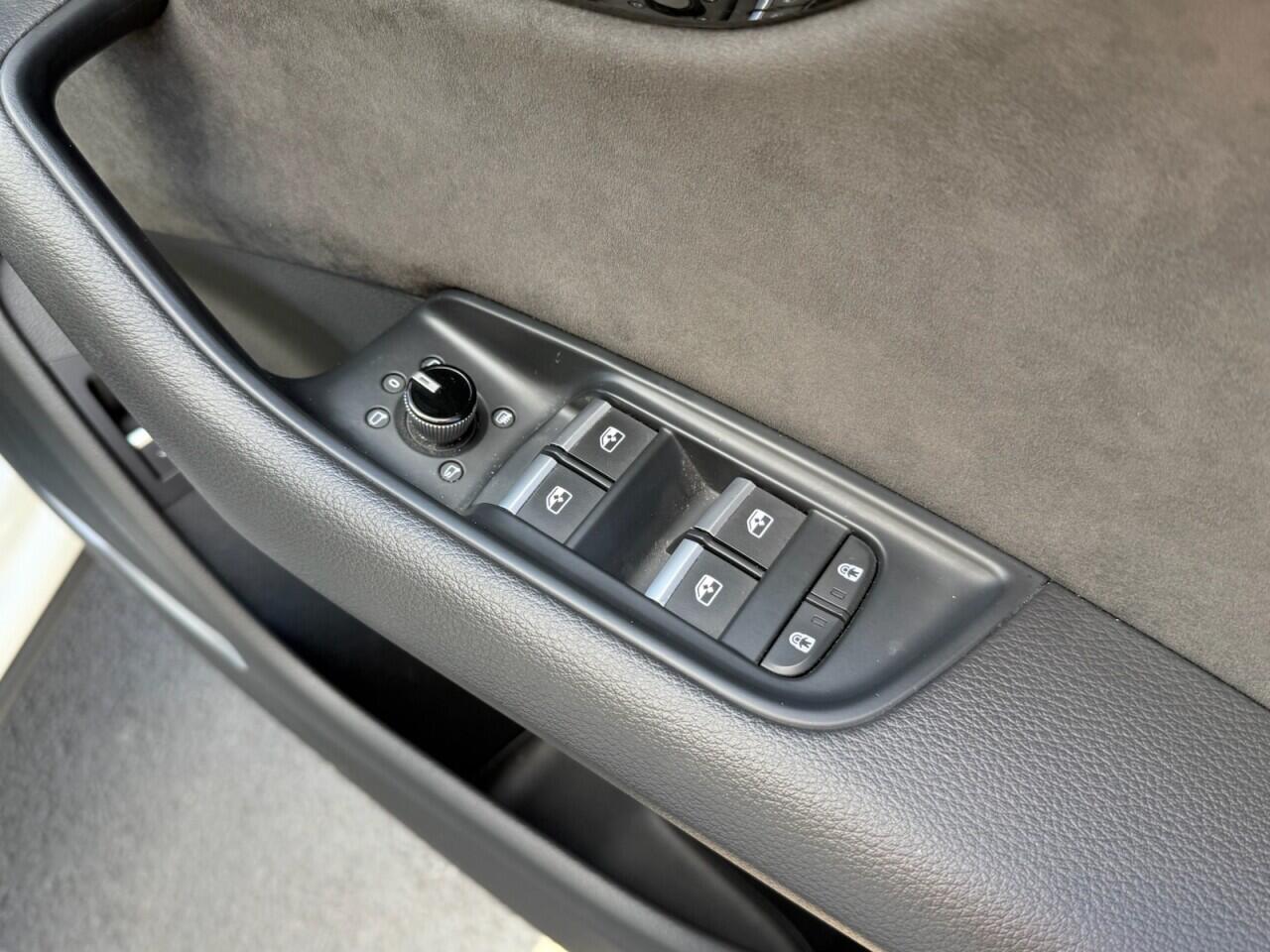 Audi Q8 view 32