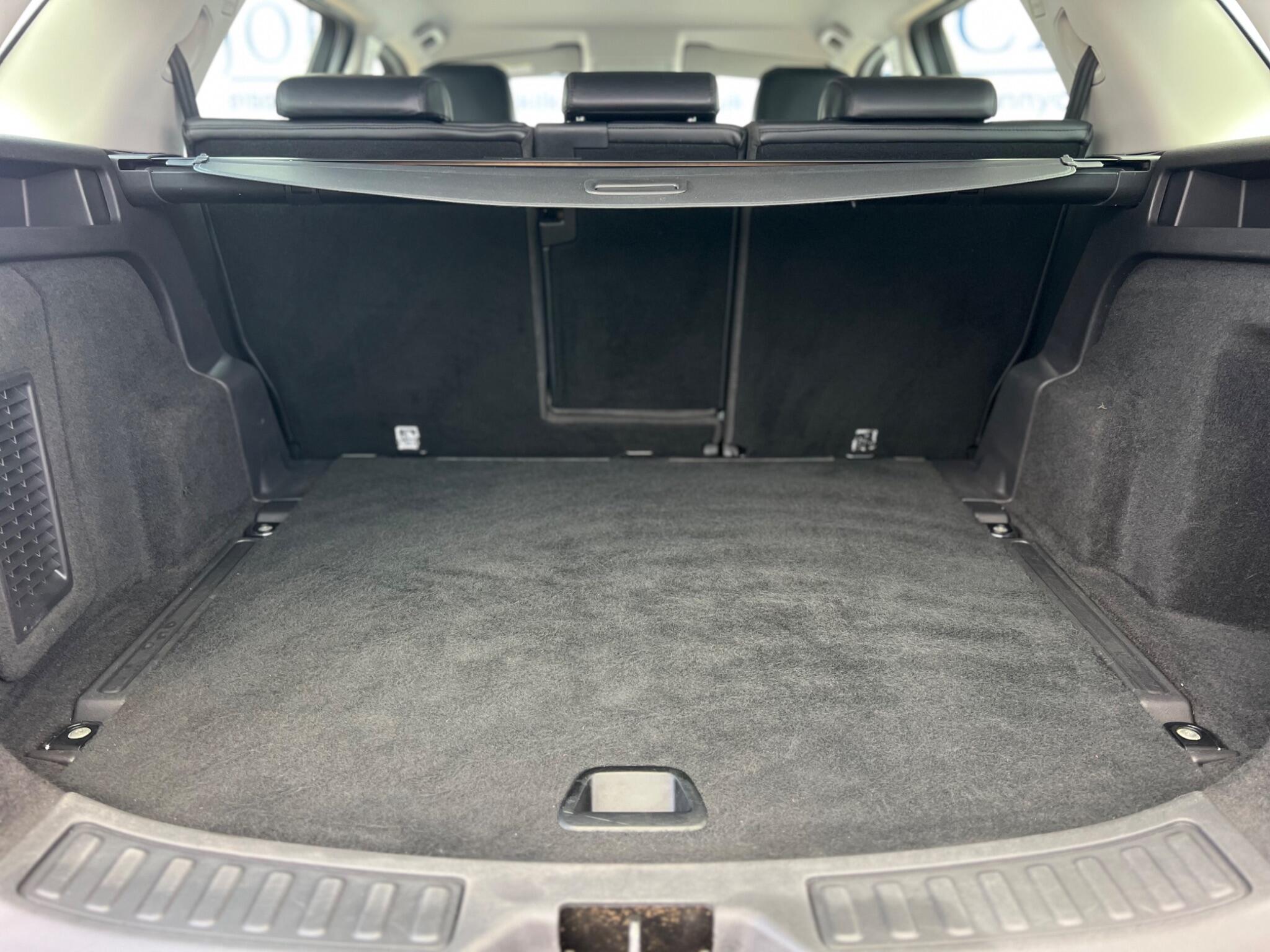 Land Rover Discovery Sport view 48